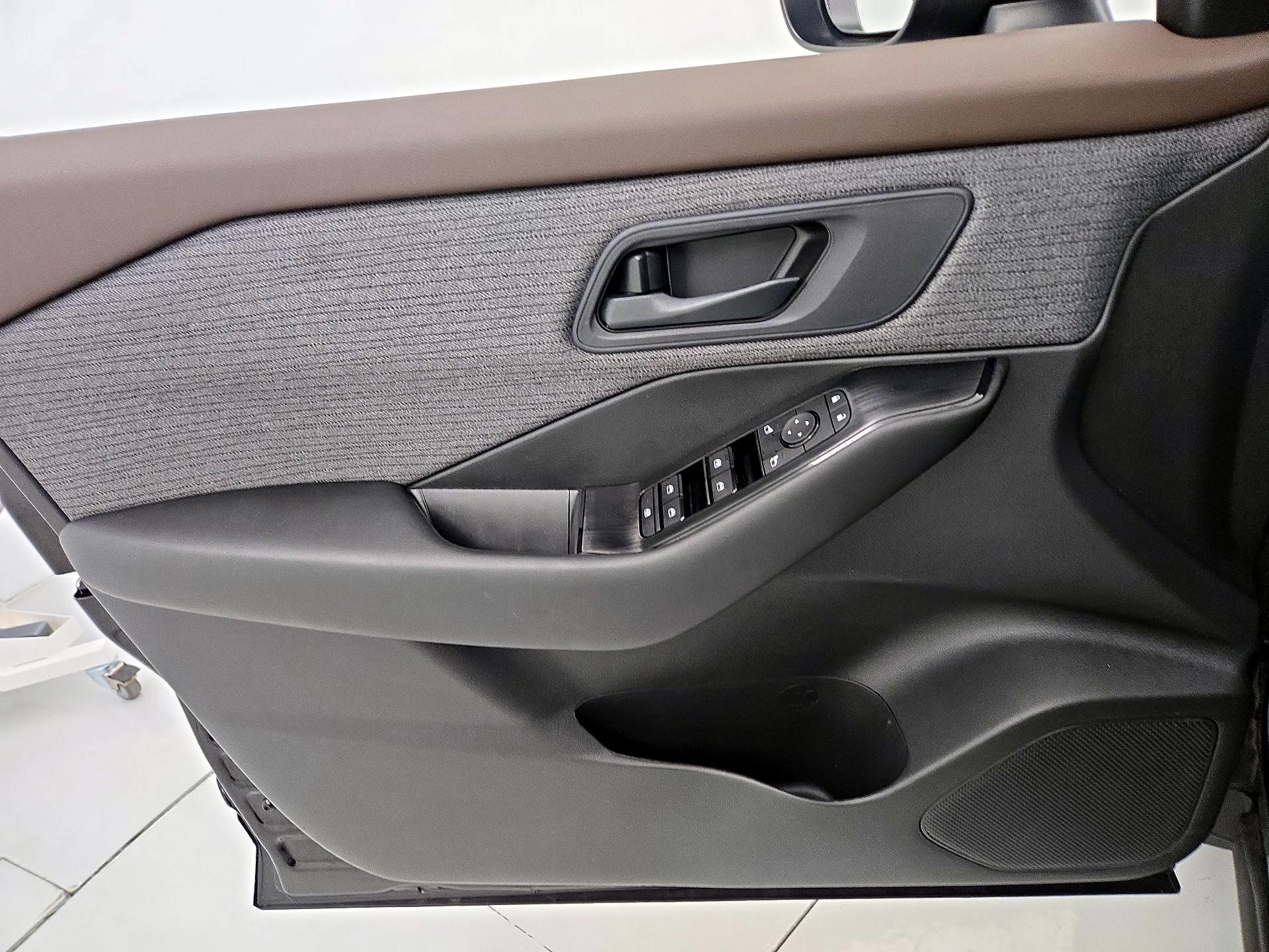 Thumbnail: 2023 Nissan Rogue - 12