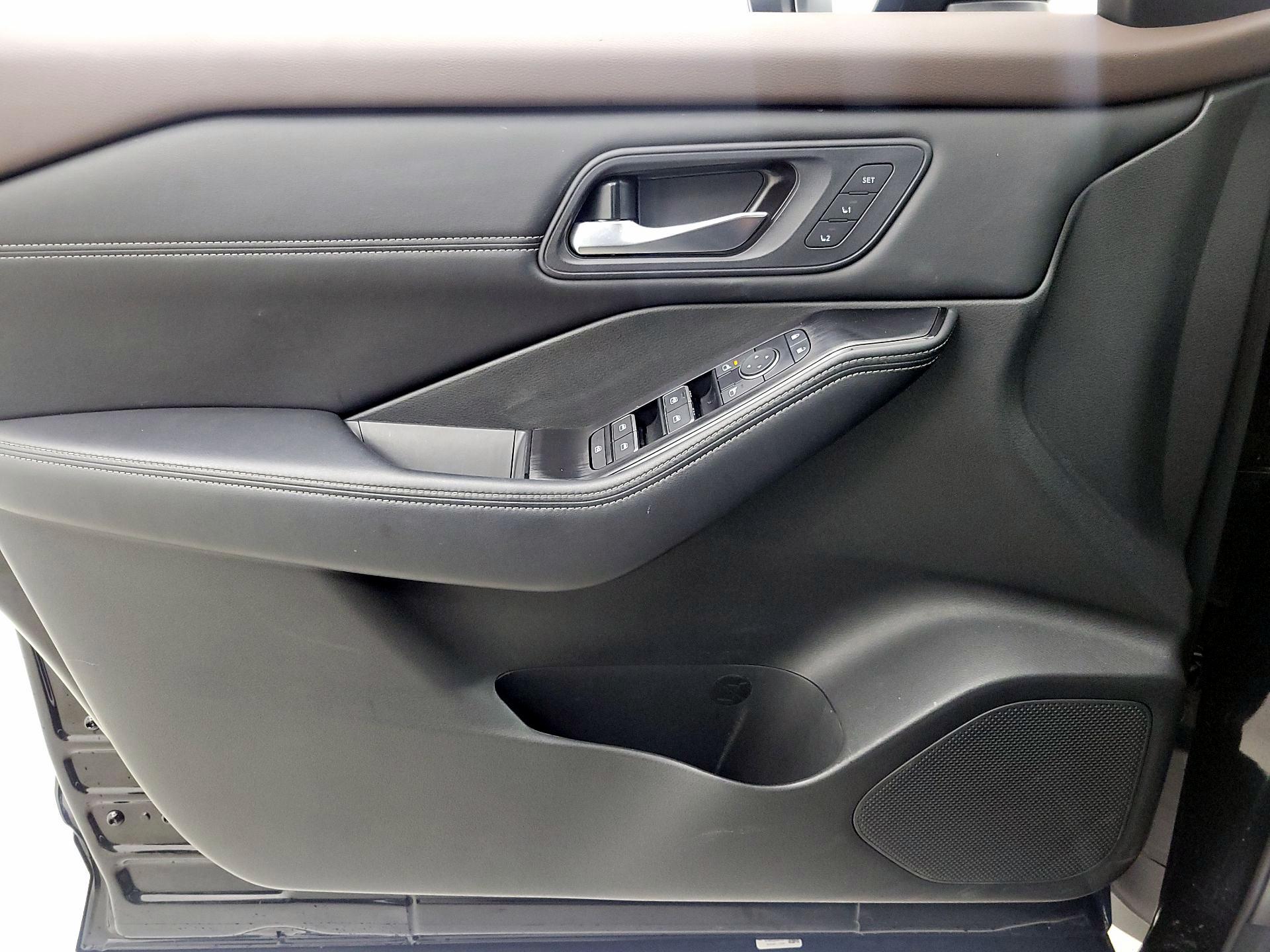 Thumbnail: 2023 Nissan Rogue - 12