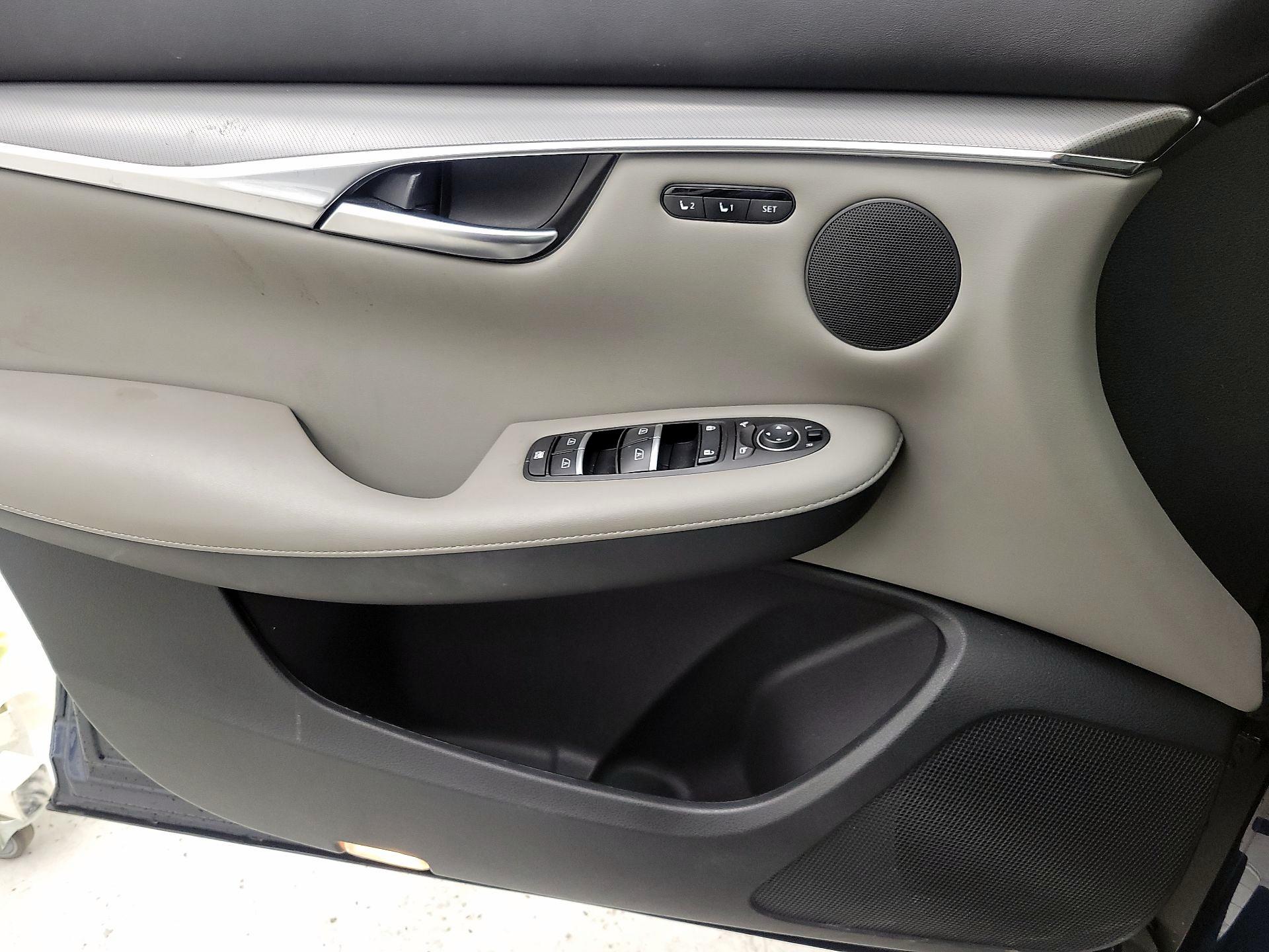 Thumbnail: 2023 INFINITI QX50 - 12