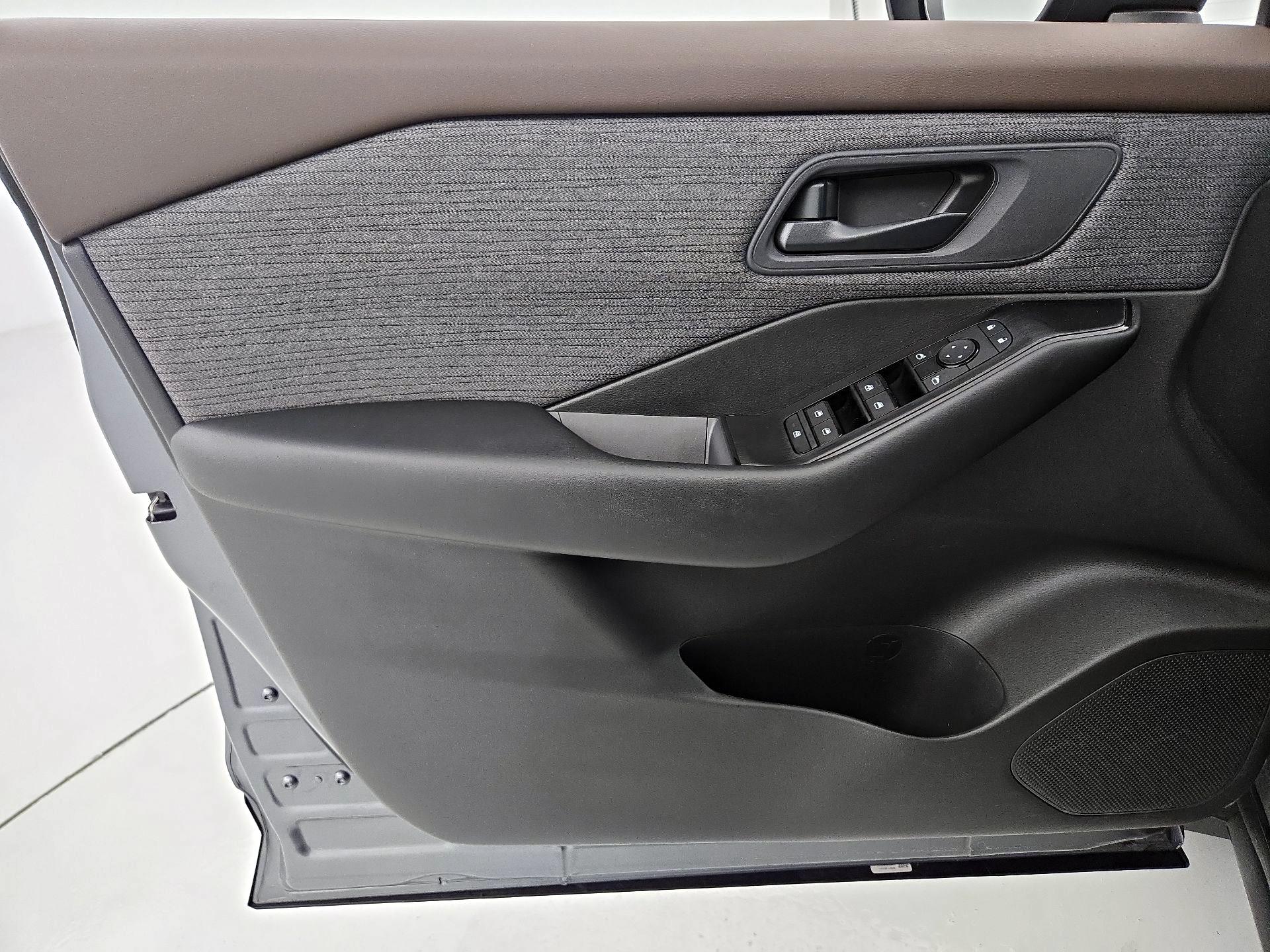 Thumbnail: 2023 Nissan Rogue - 12