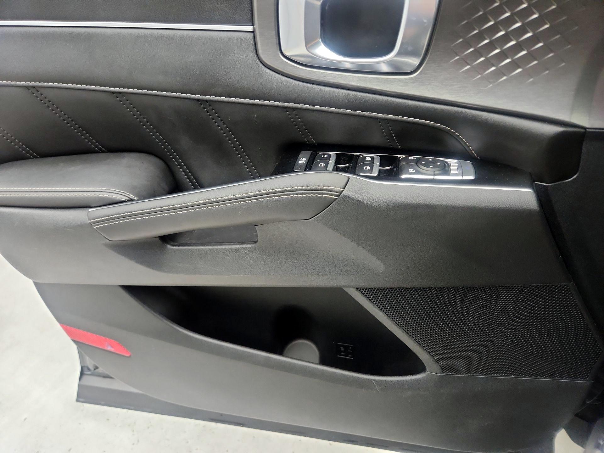 Thumbnail: 2023 Kia Sorento - 12