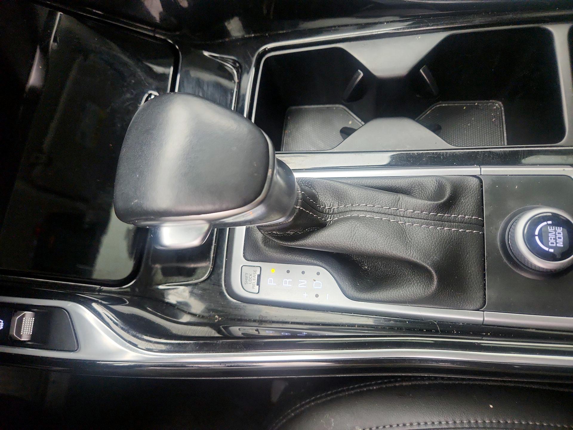 Thumbnail: 2023 Kia Sorento - 18