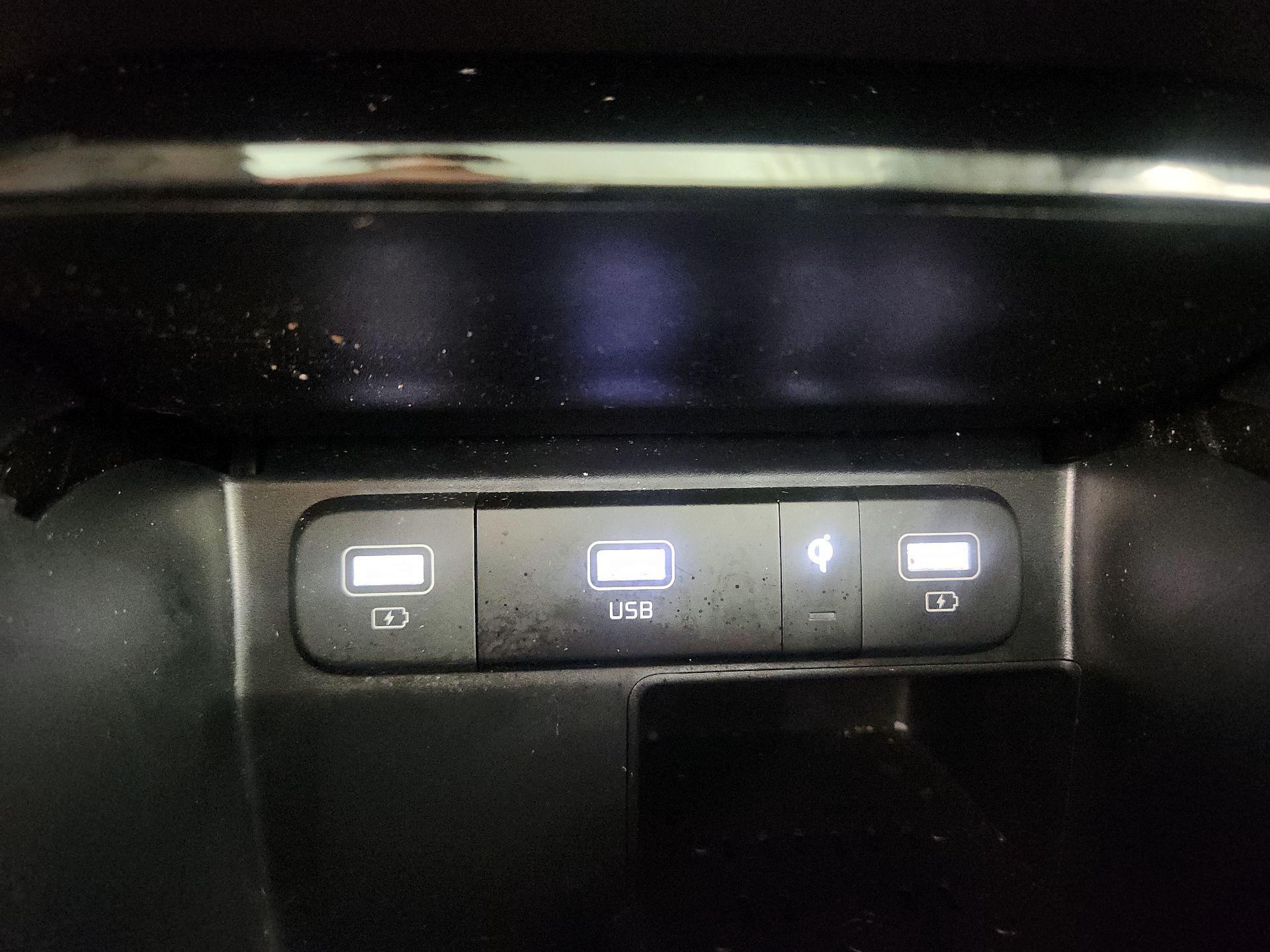 Thumbnail: 2023 Kia Sorento - 19