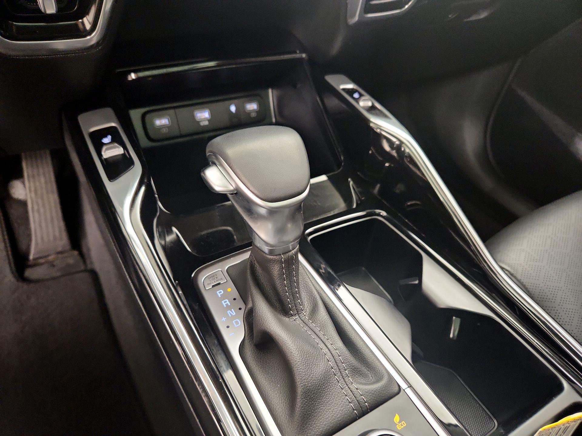 Thumbnail: 2023 Kia Sorento - 16