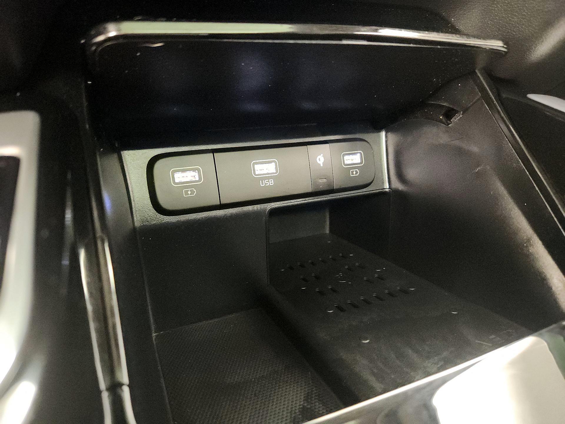 Thumbnail: 2023 Kia Sorento - 17