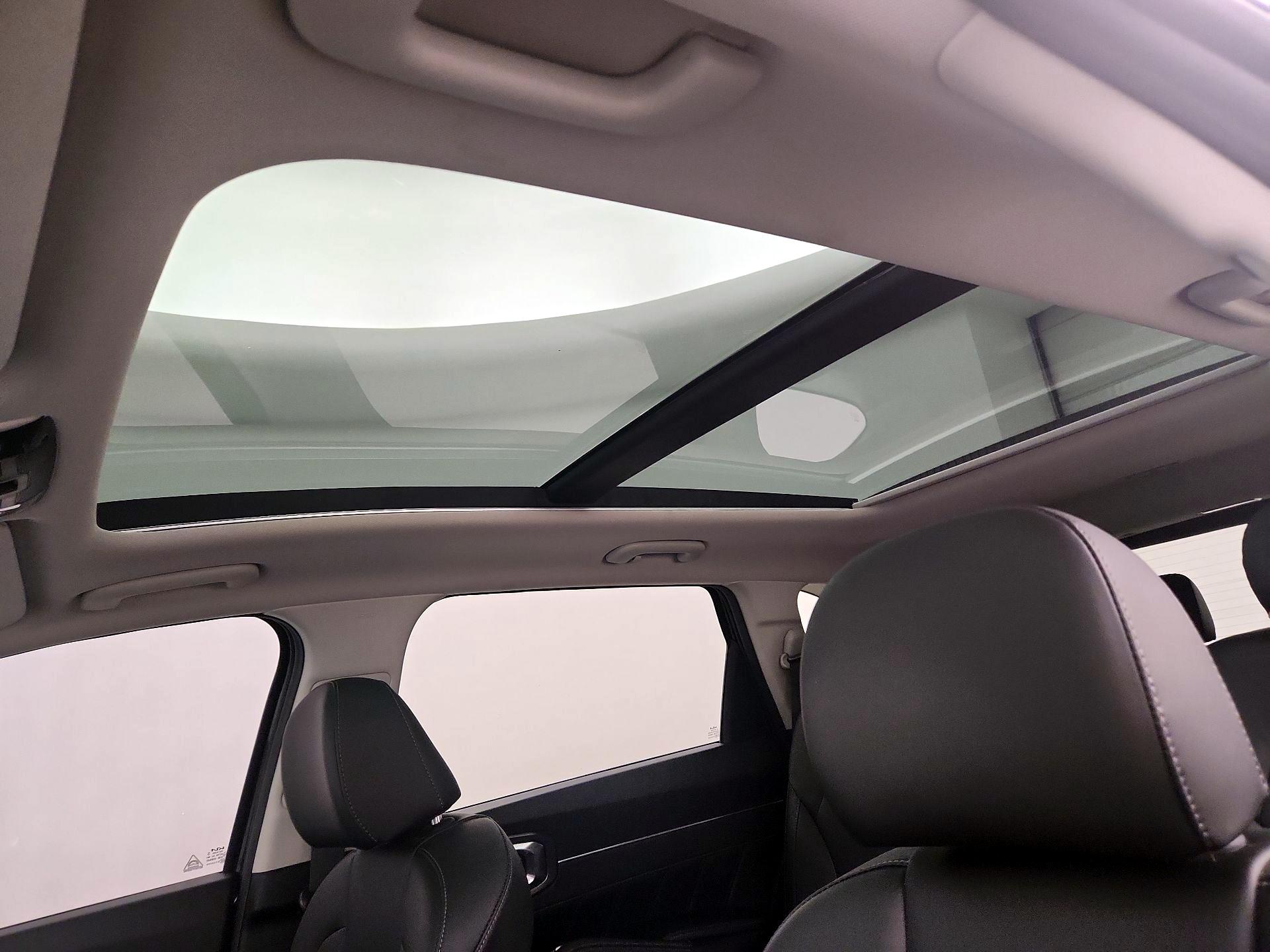 Thumbnail: 2023 Kia Sorento - 18