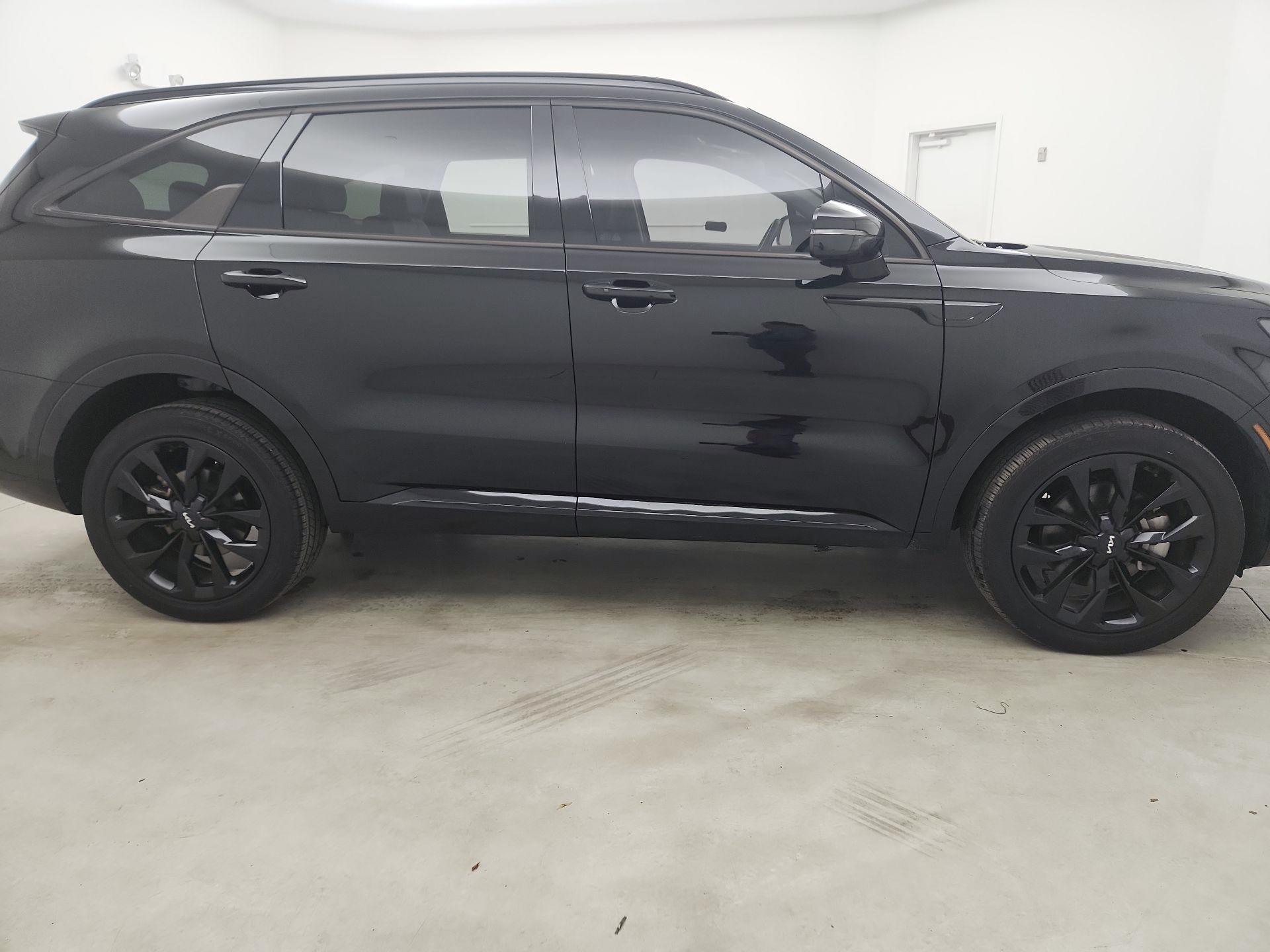 Thumbnail: 2023 Kia Sorento - 4