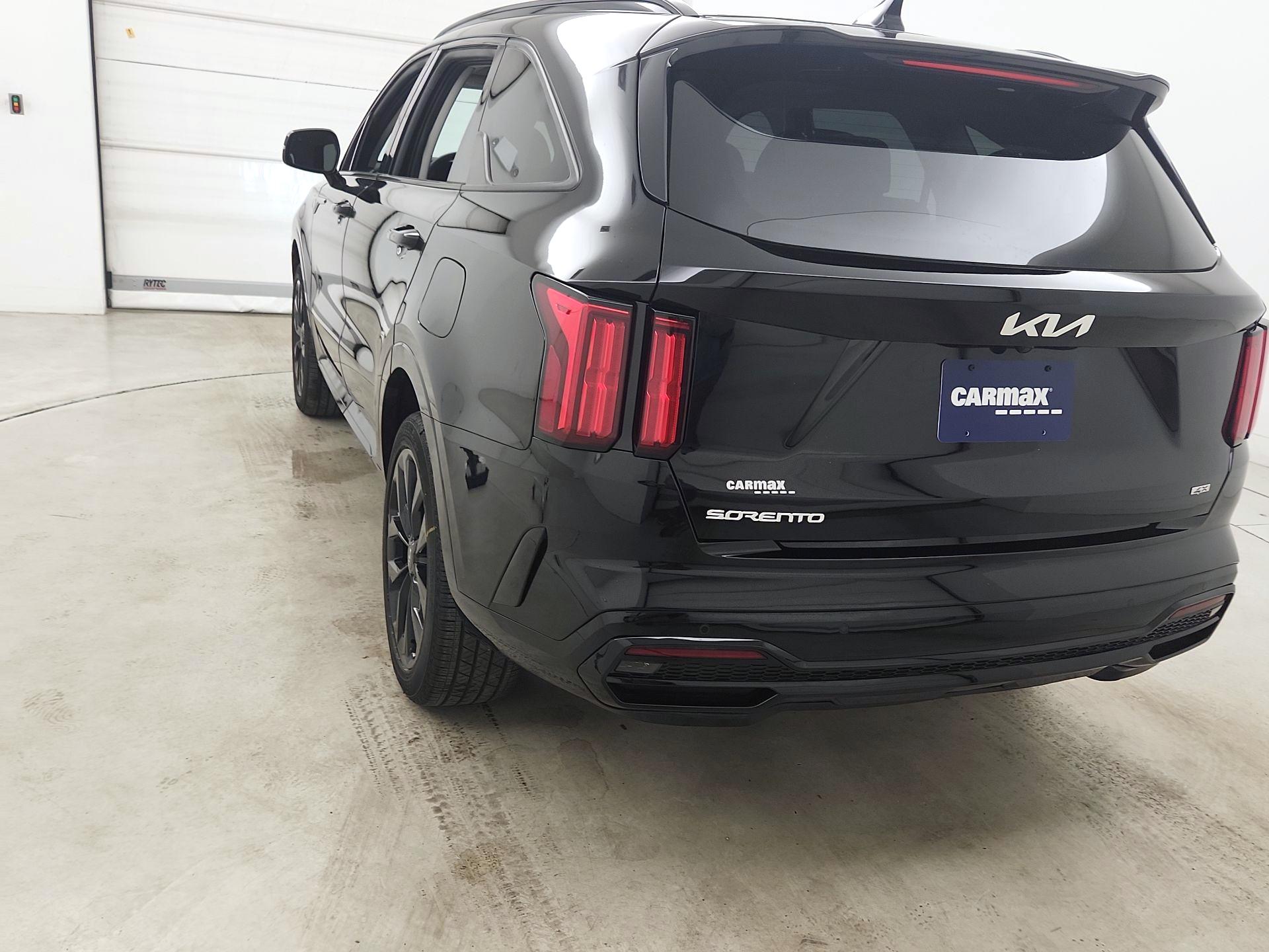 Thumbnail: 2023 Kia Sorento - 7