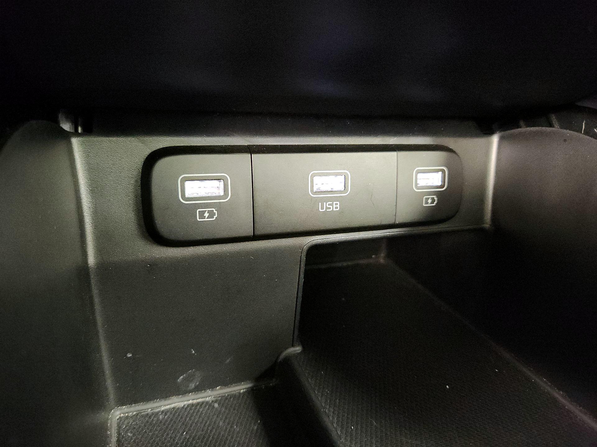 Thumbnail: 2021 Kia Sorento - 18