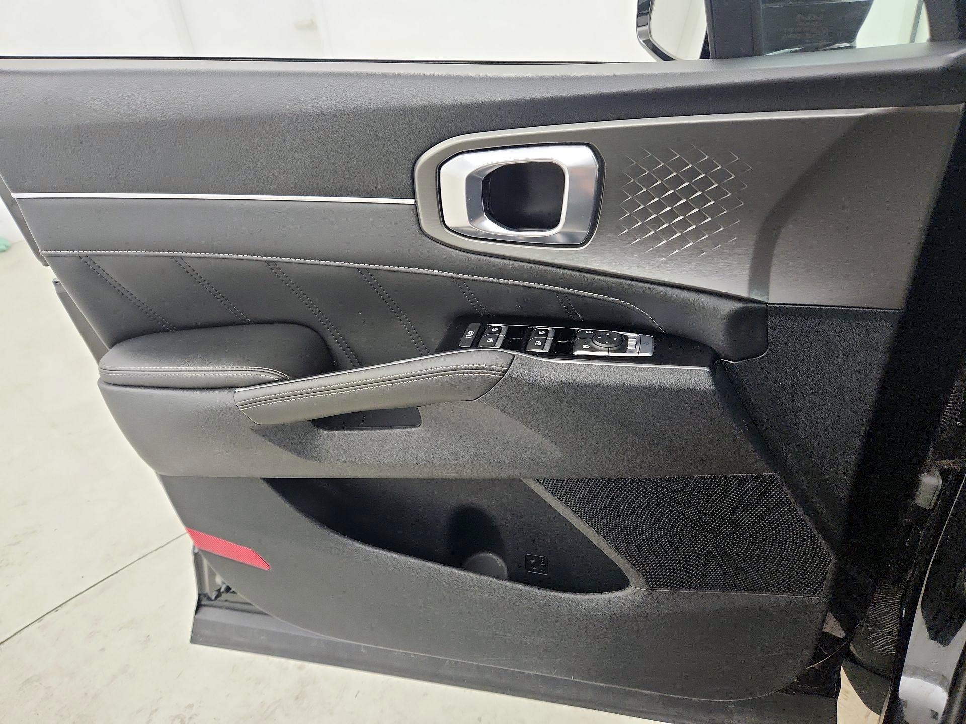 Thumbnail: 2023 Kia Sorento - 12