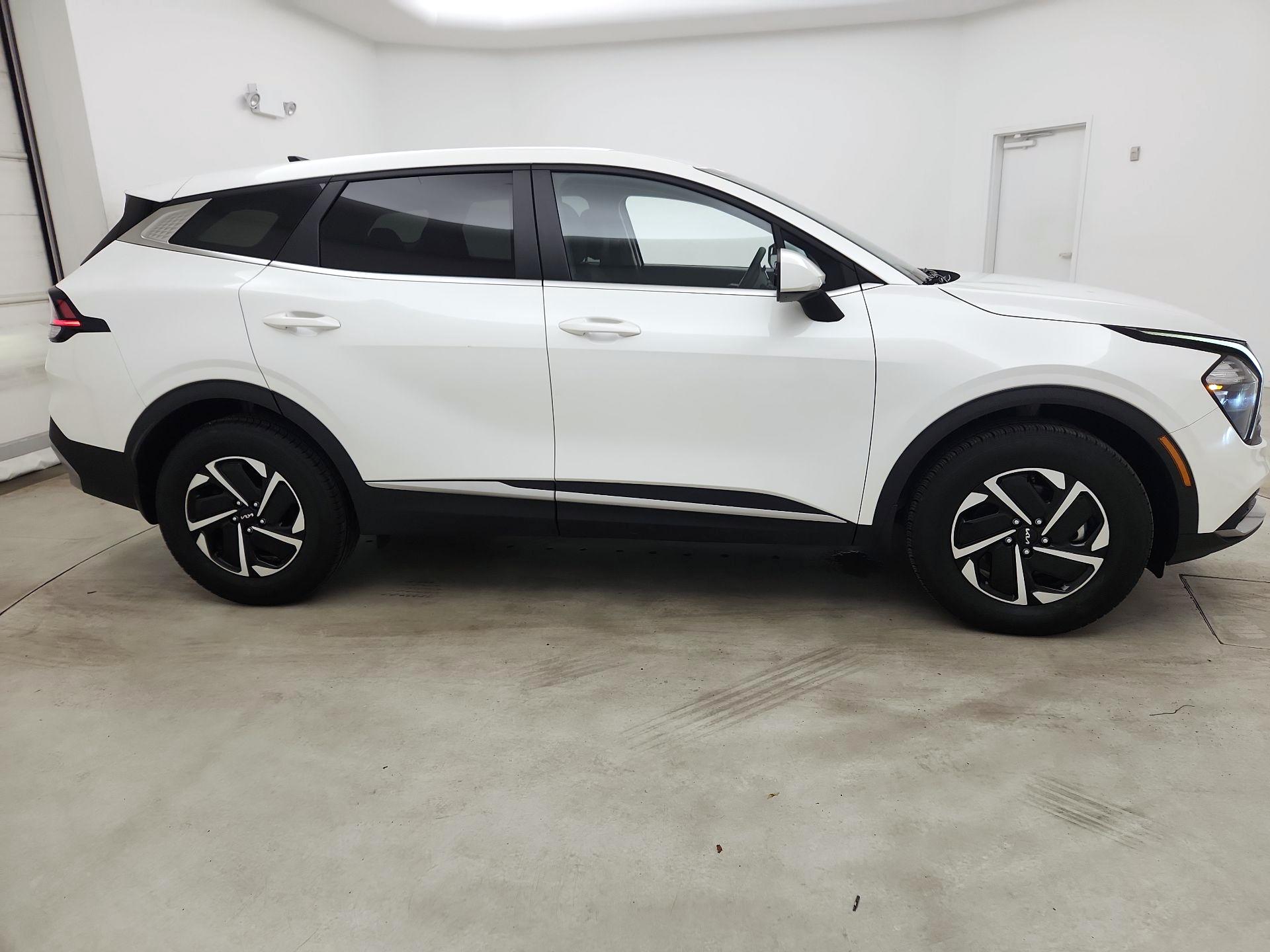 Thumbnail: 2023 Kia Sportage - 4