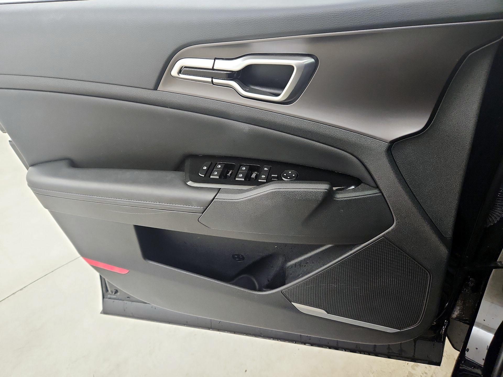 Thumbnail: 2023 Kia Sportage - 10