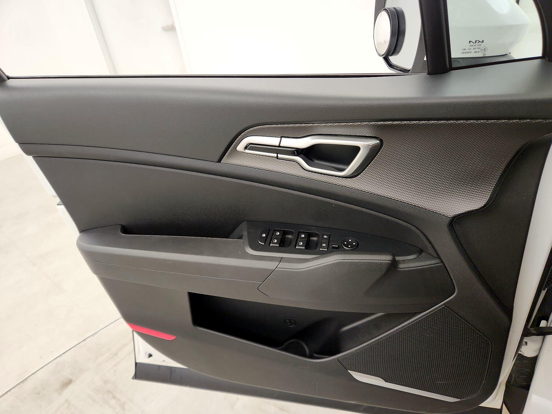 Thumbnail: 2023 Kia Sportage - 12