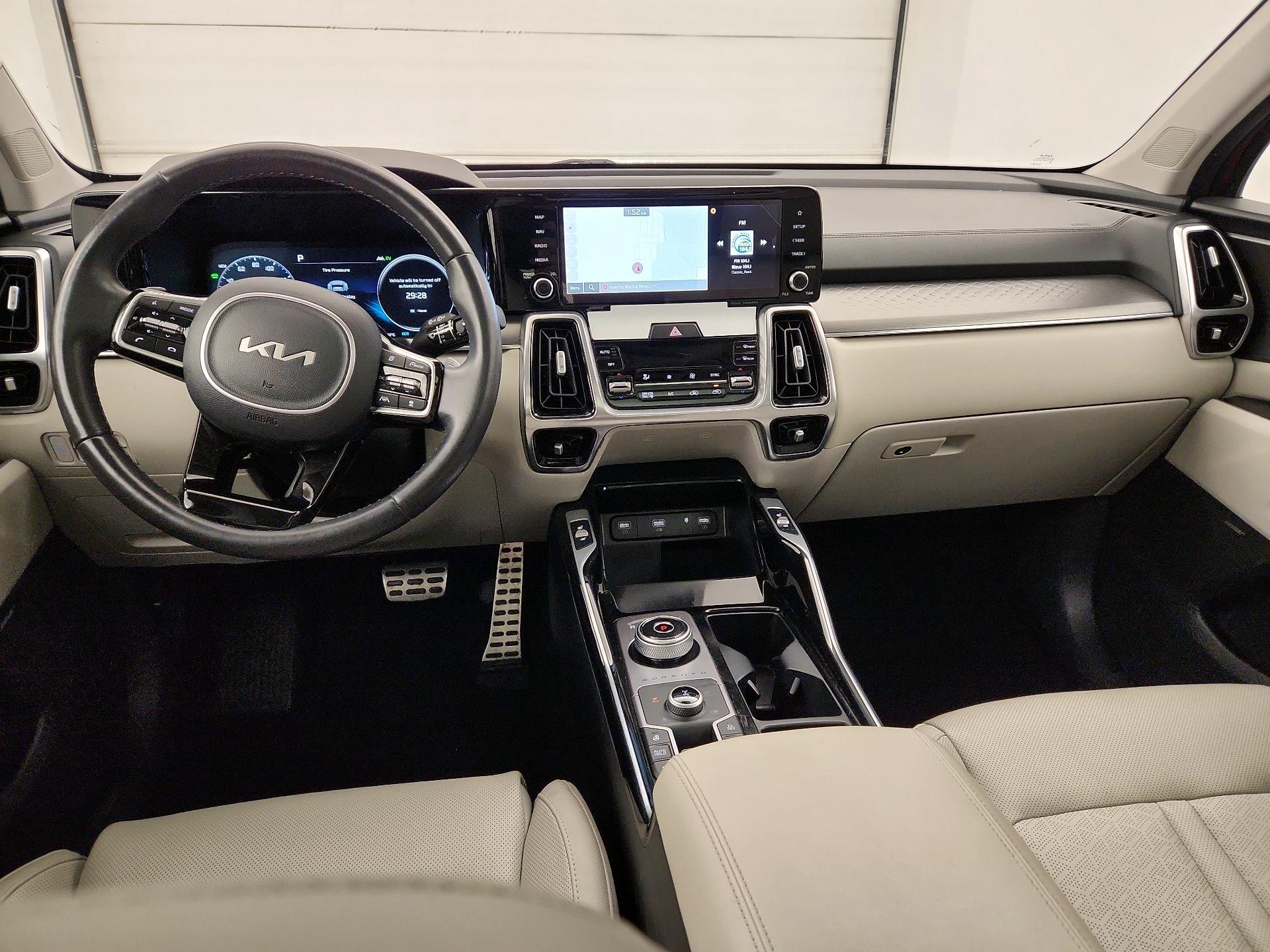 Thumbnail: 2023 Kia Sorento - 9