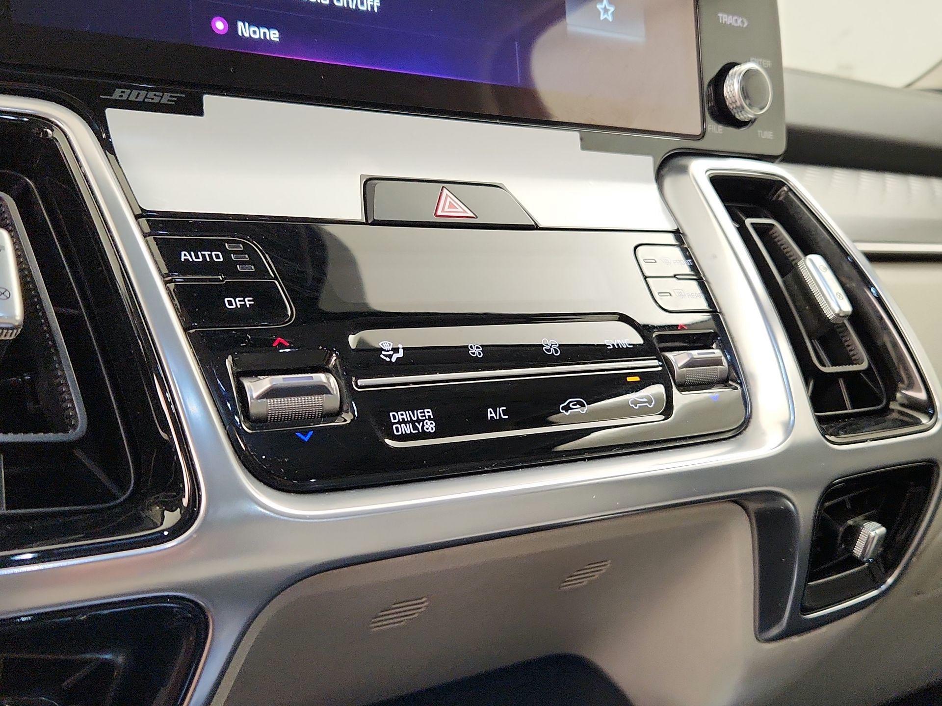Thumbnail: 2023 Kia Sorento - 17