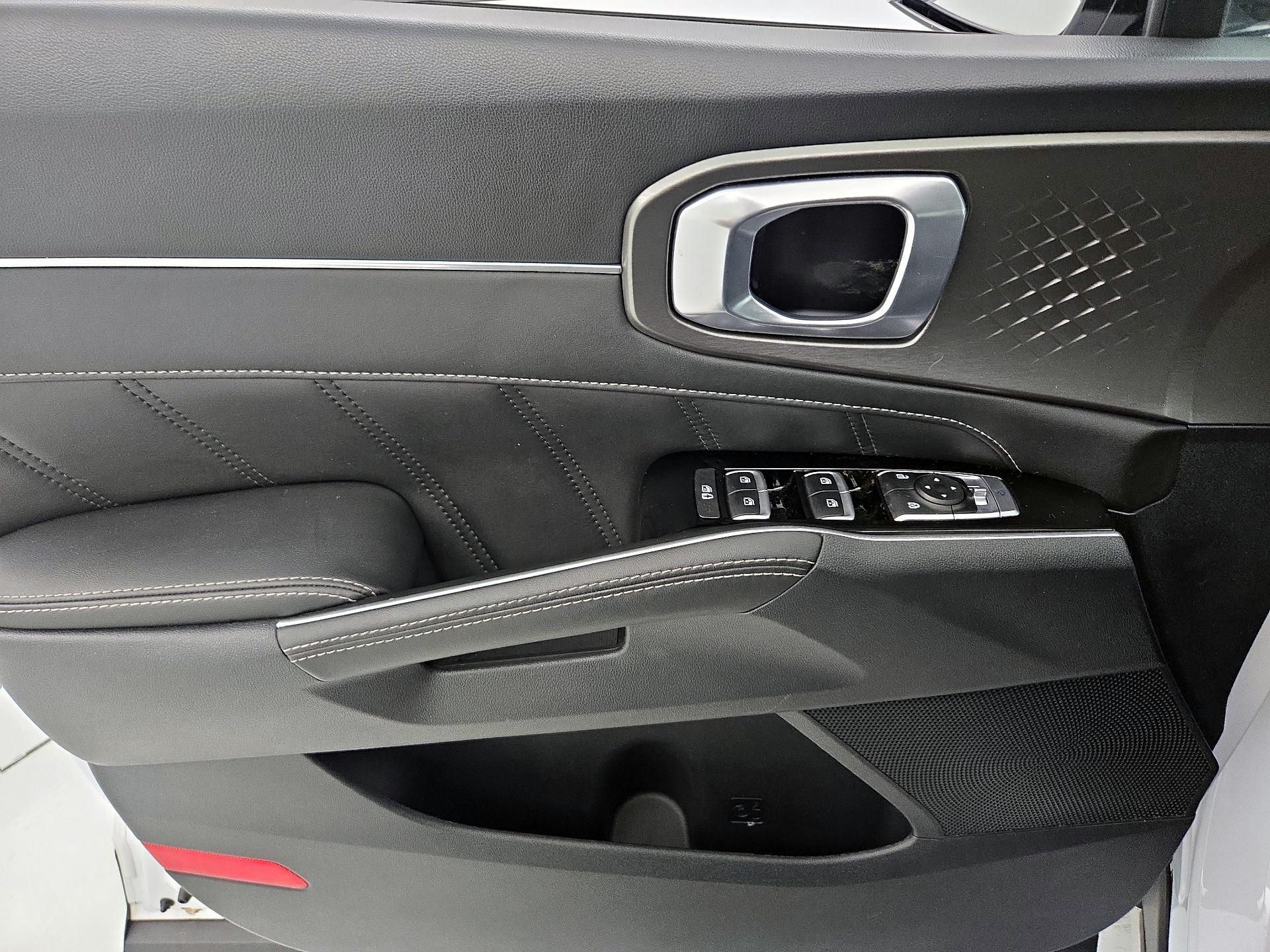 Thumbnail: 2023 Kia Sorento - 12