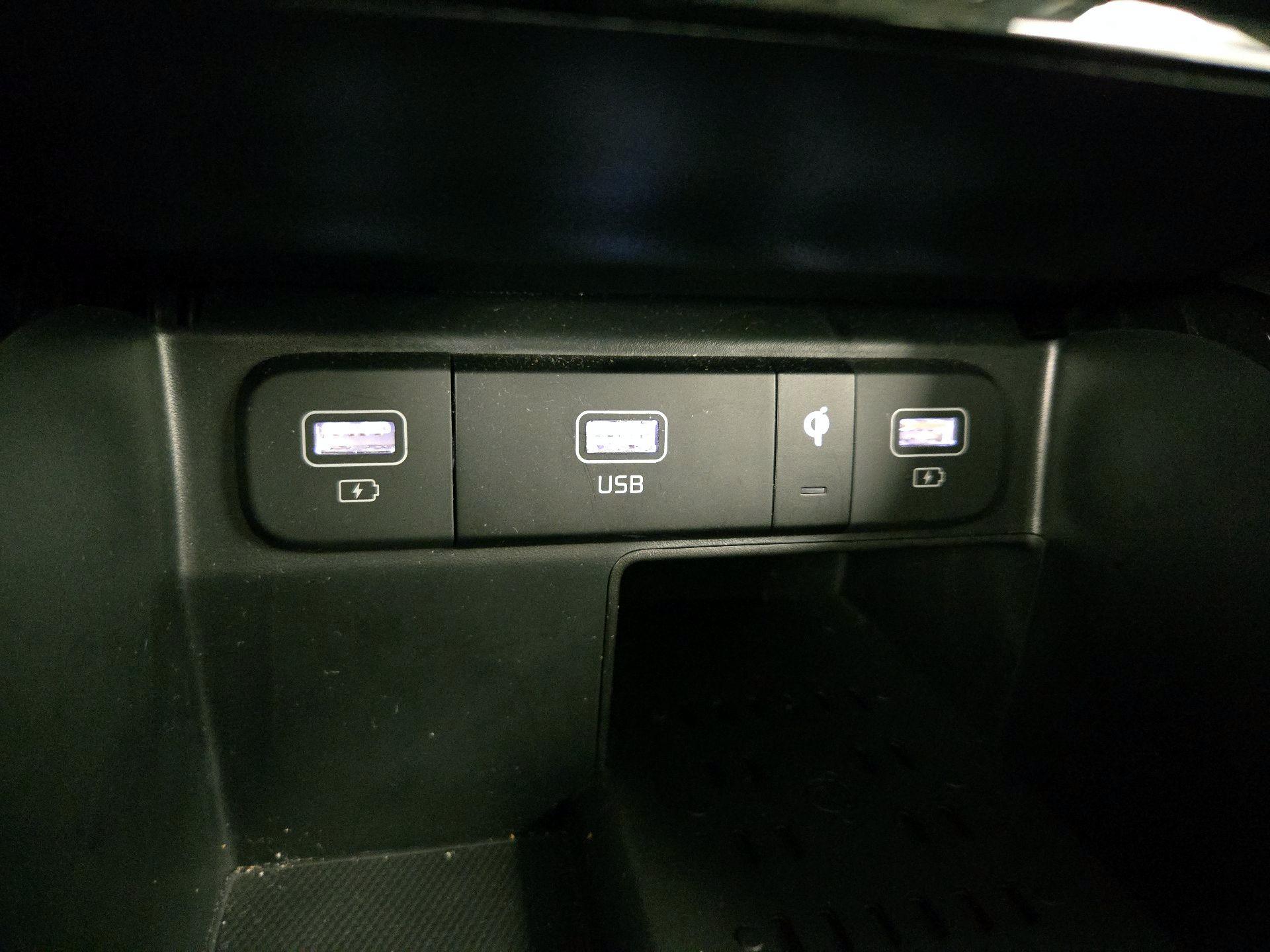 Thumbnail: 2023 Kia Sorento - 19