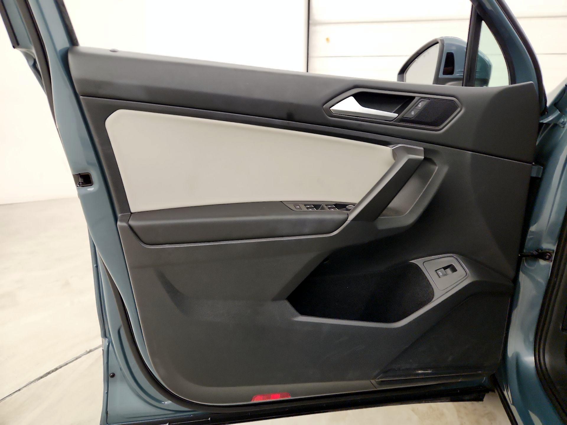 Thumbnail: 2021 Volkswagen Tiguan - 10