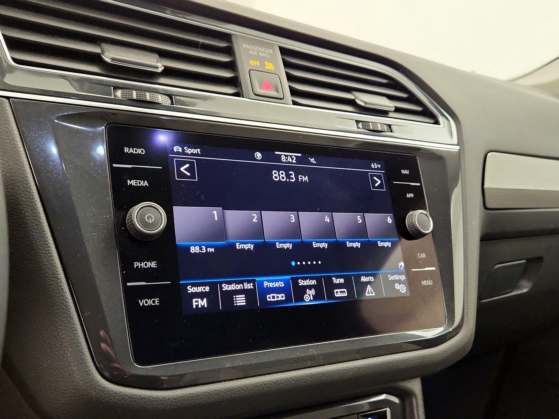 Thumbnail: 2021 Volkswagen Tiguan - 13