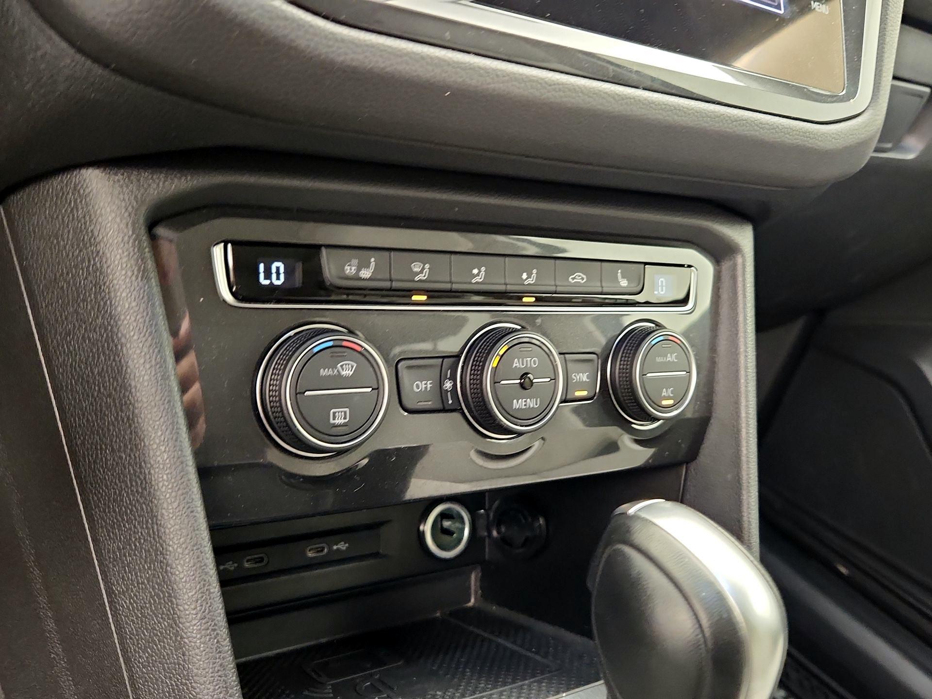 Thumbnail: 2021 Volkswagen Tiguan - 14