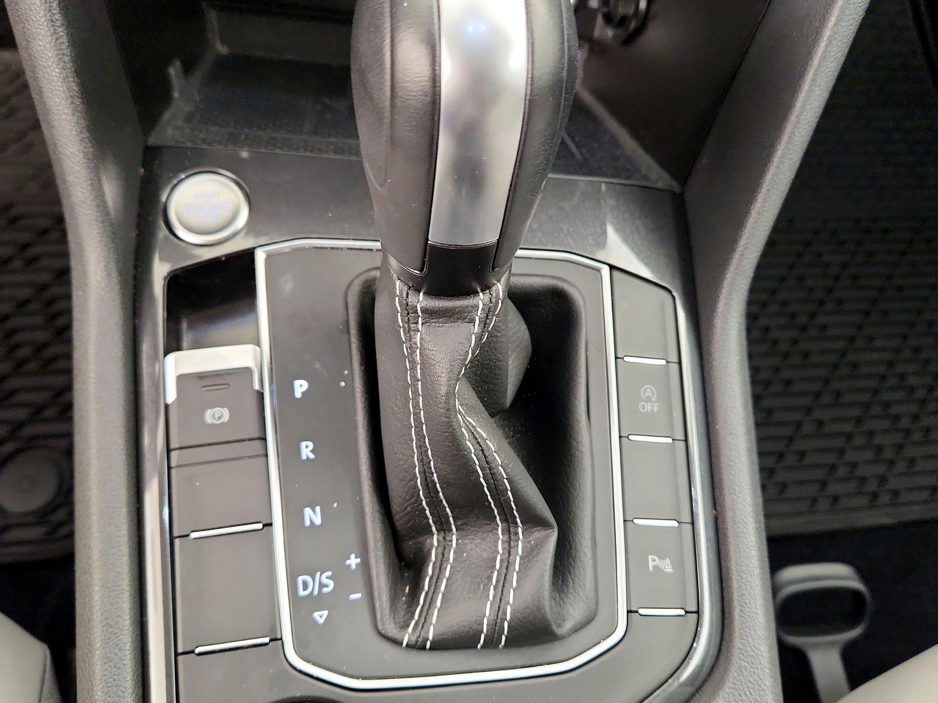 Thumbnail: 2021 Volkswagen Tiguan - 15