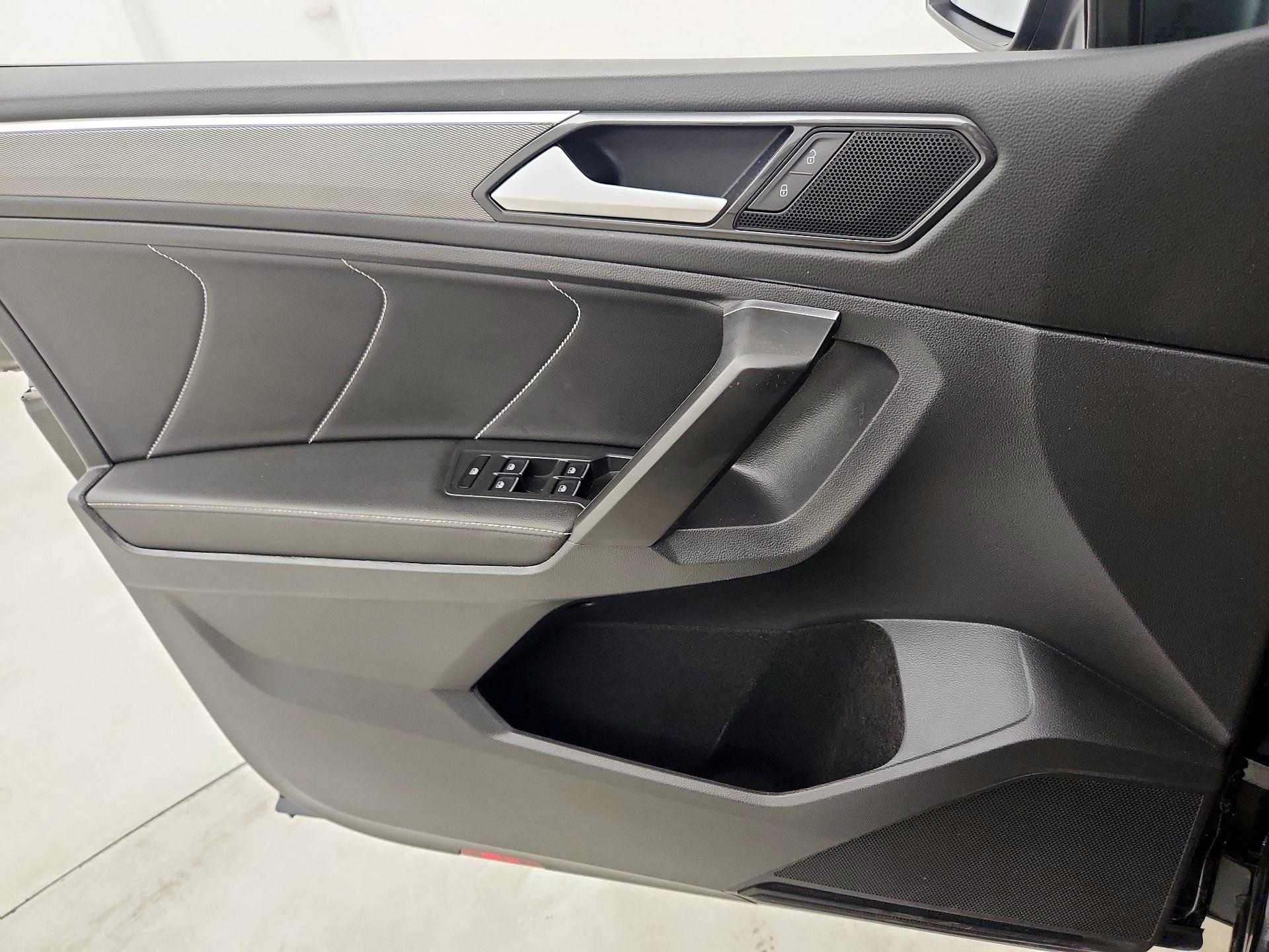 Thumbnail: 2023 Volkswagen Tiguan - 12