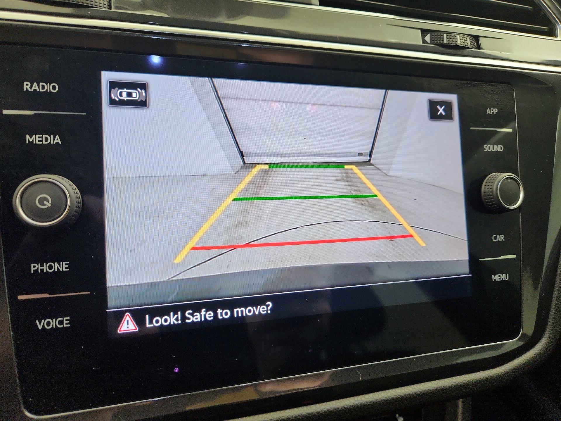 Thumbnail: 2023 Volkswagen Tiguan - 14