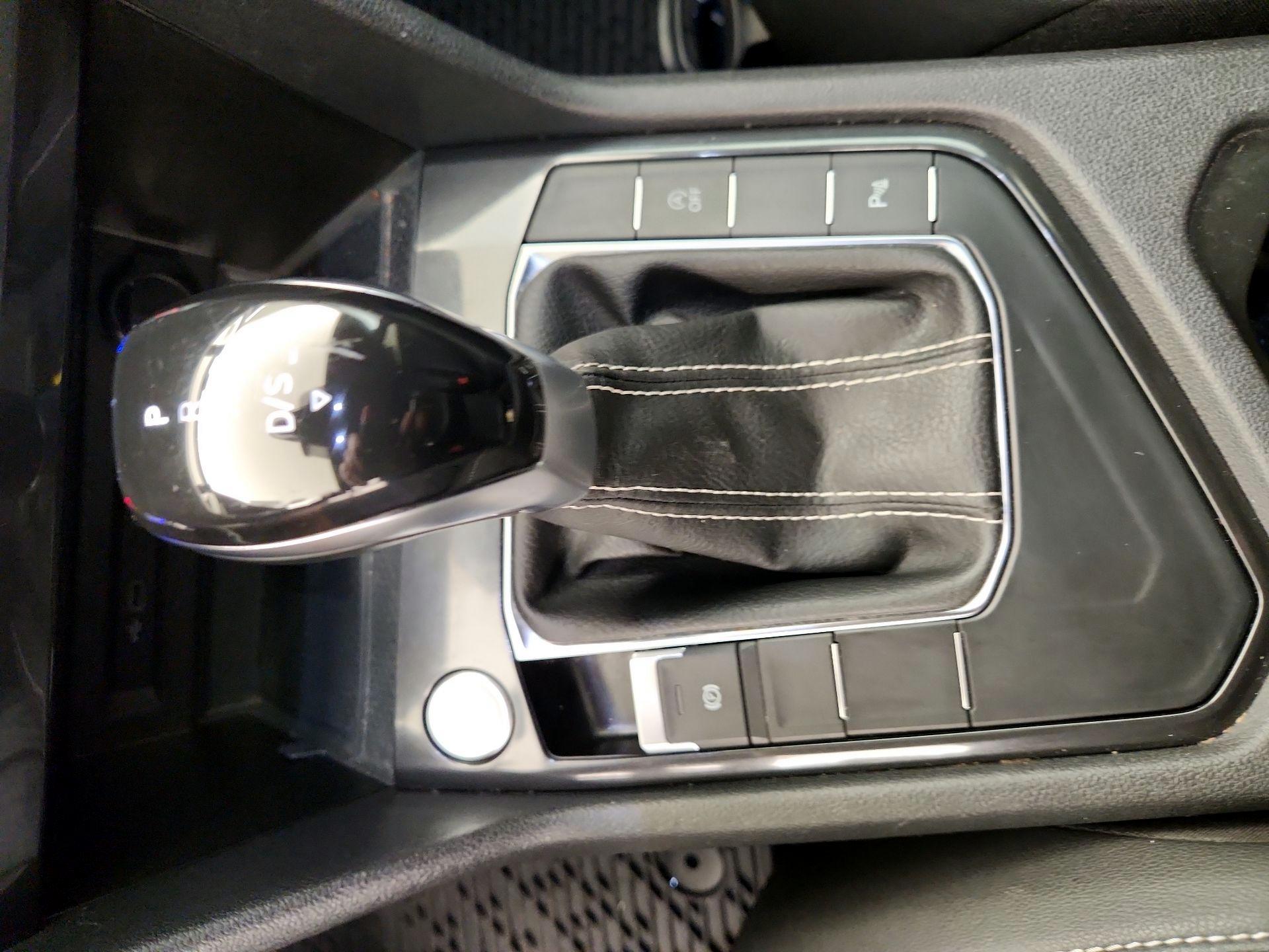 Thumbnail: 2023 Volkswagen Tiguan - 17