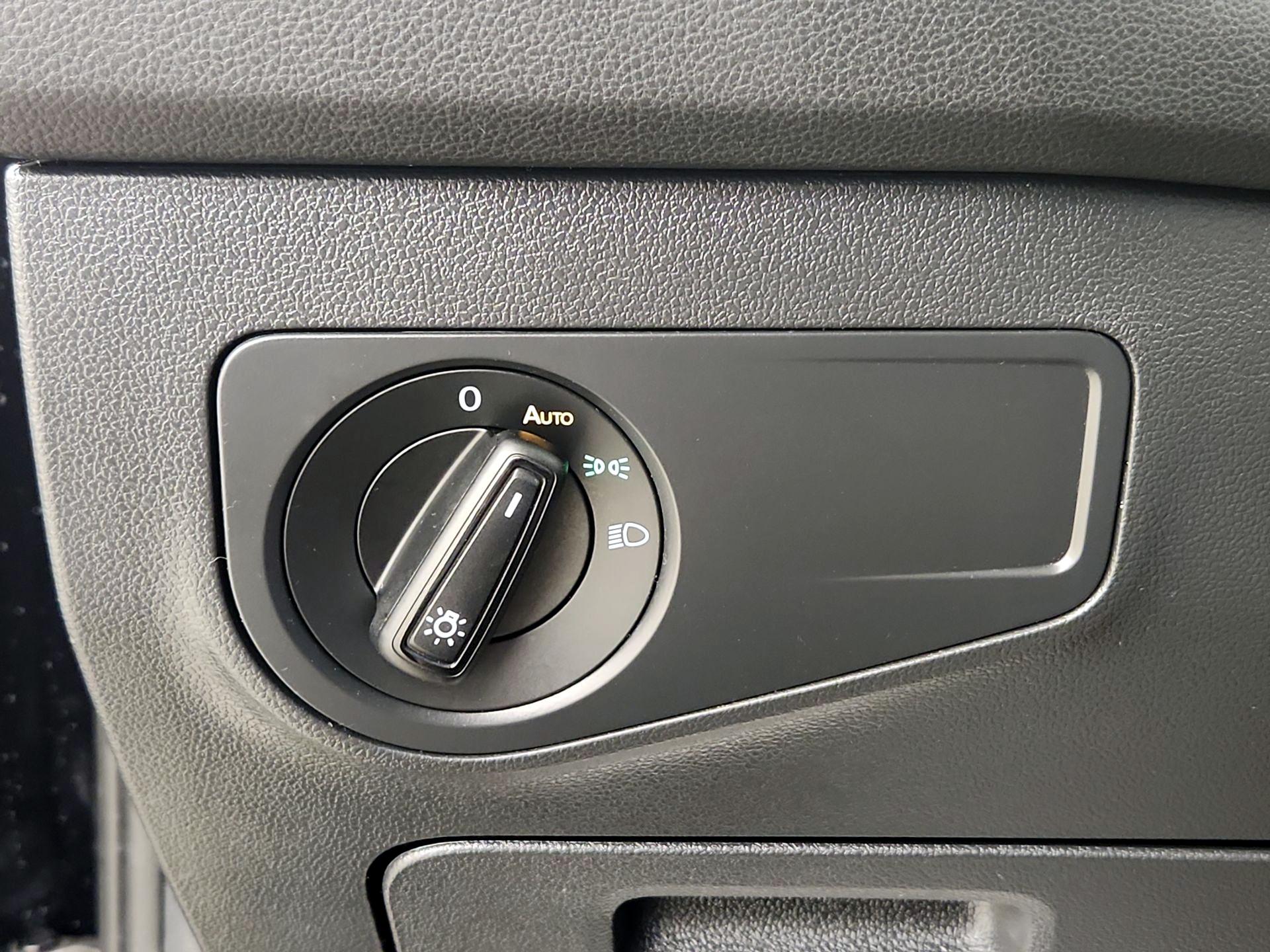 Thumbnail: 2023 Volkswagen Tiguan - 11