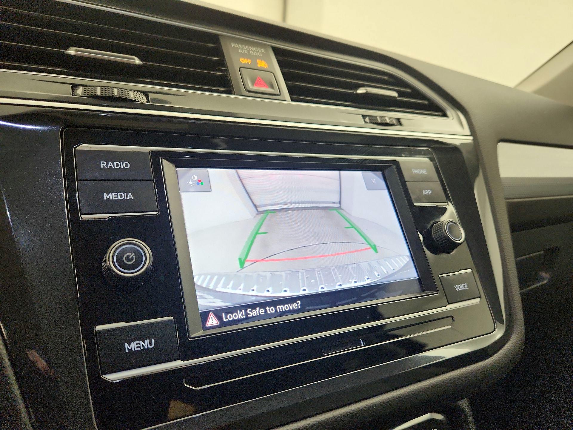 Thumbnail: 2023 Volkswagen Tiguan - 12