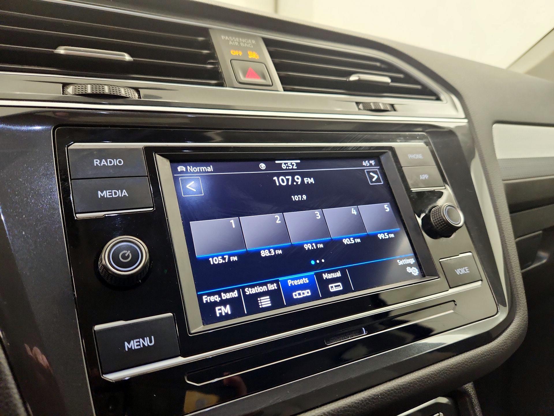 Thumbnail: 2023 Volkswagen Tiguan - 13