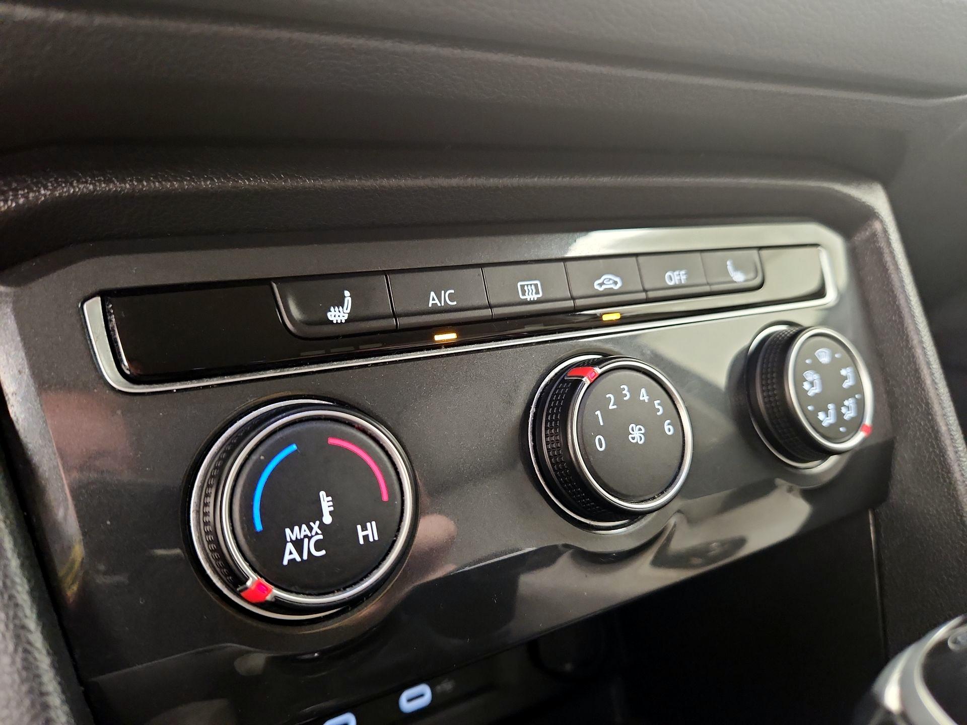 Thumbnail: 2023 Volkswagen Tiguan - 14