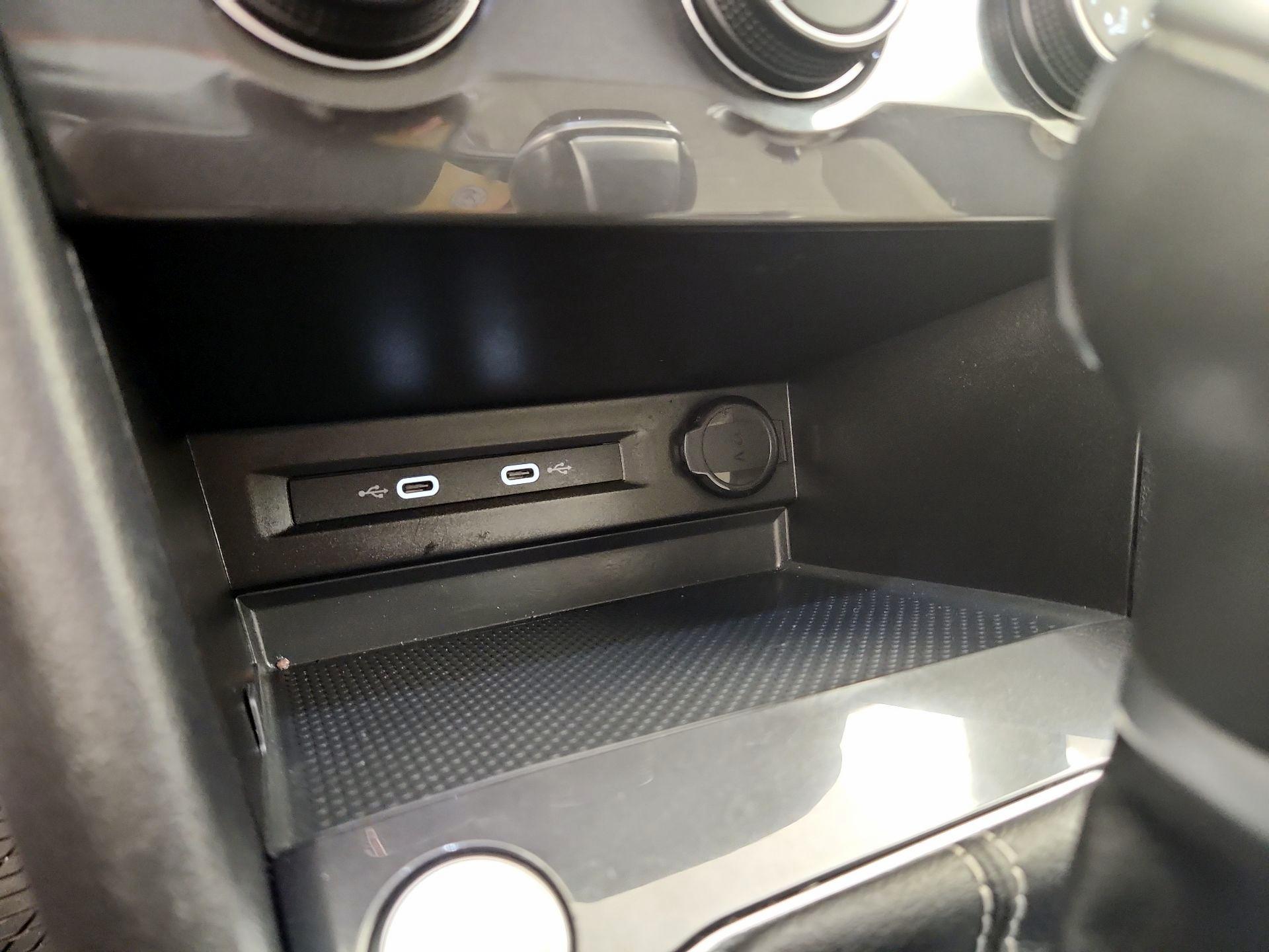 Thumbnail: 2023 Volkswagen Tiguan - 16