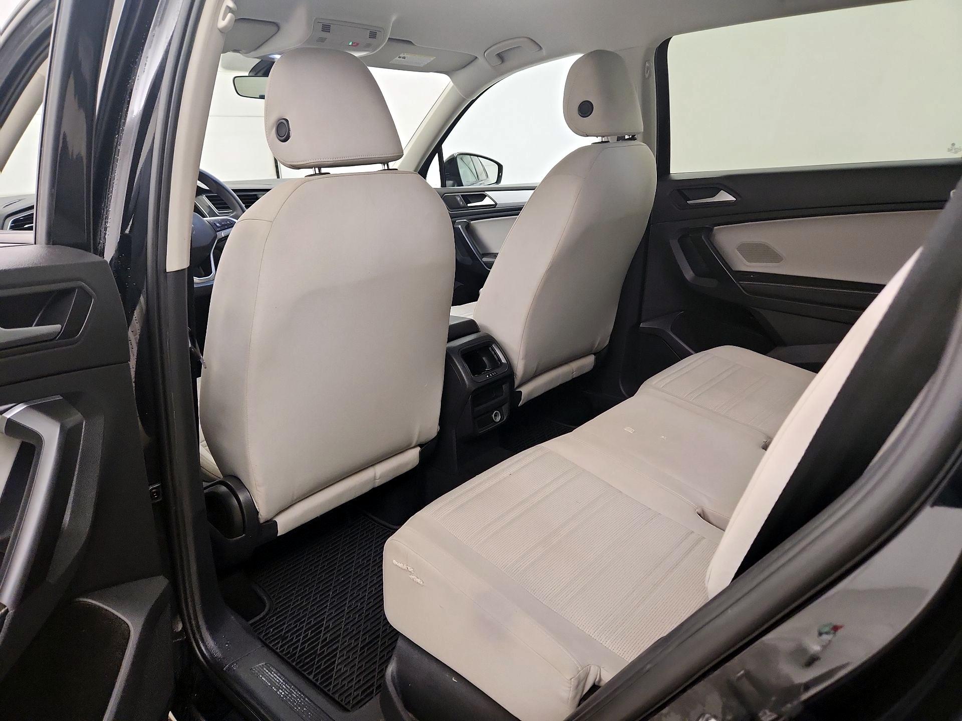 Thumbnail: 2023 Volkswagen Tiguan - 17