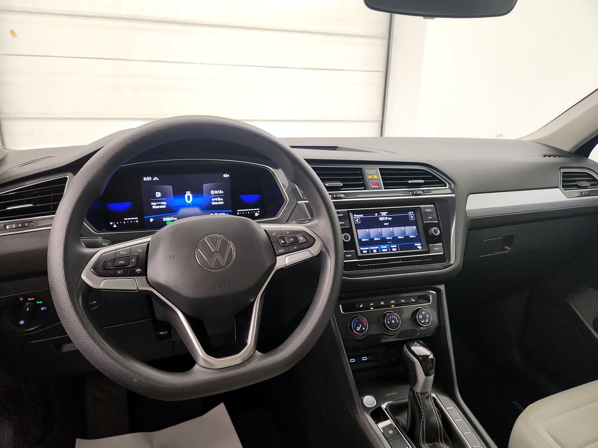 Thumbnail: 2023 Volkswagen Tiguan - 8