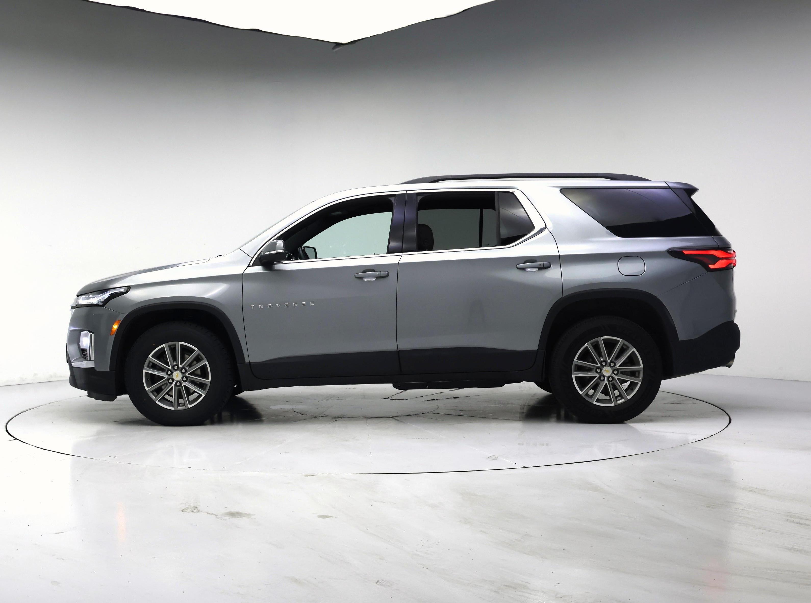 Thumbnail: 2023 Chevrolet Traverse - 3