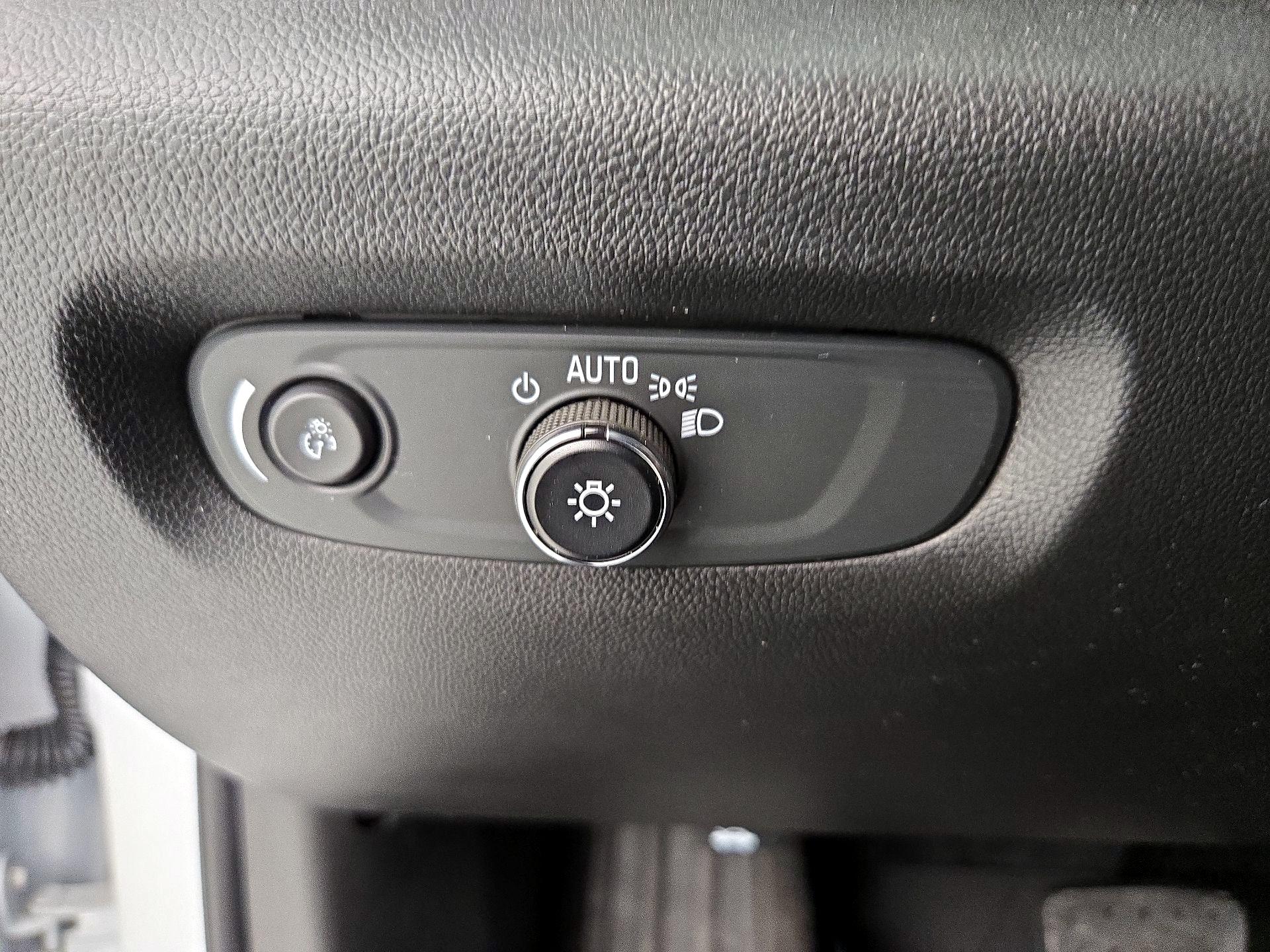 Thumbnail: 2022 Chevrolet Traverse - 13