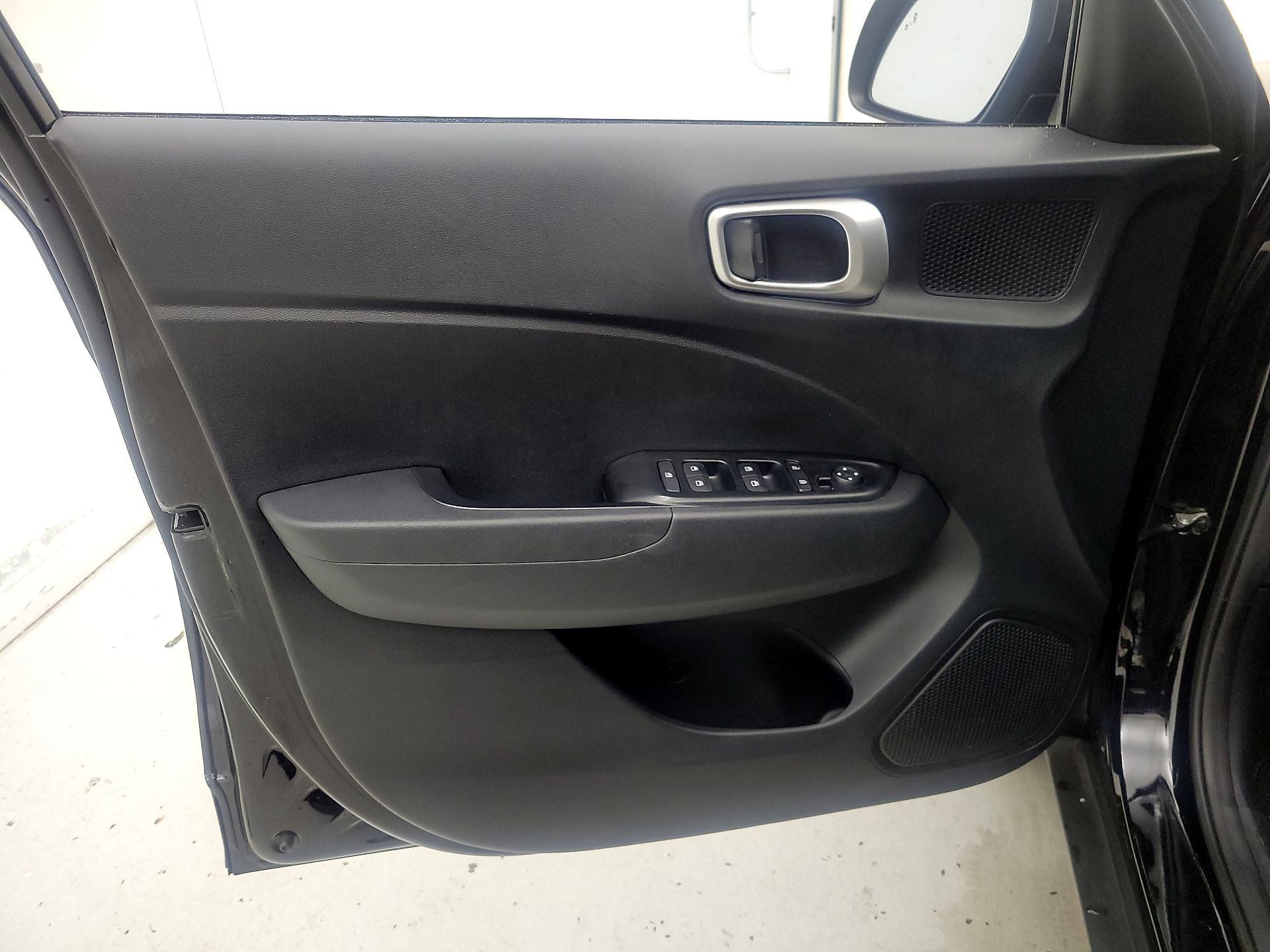 Thumbnail: 2023 Hyundai Venue - 12