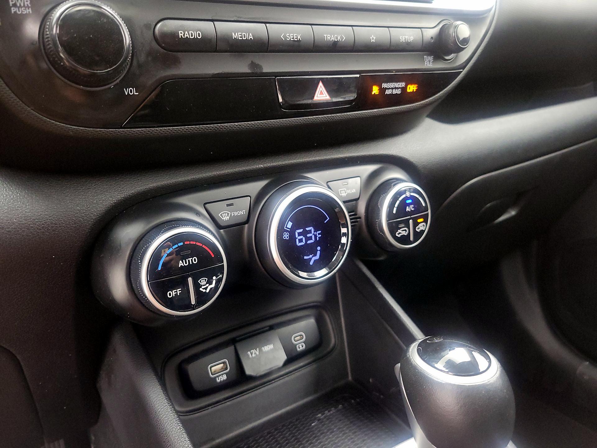 Thumbnail: 2023 Hyundai Venue - 15