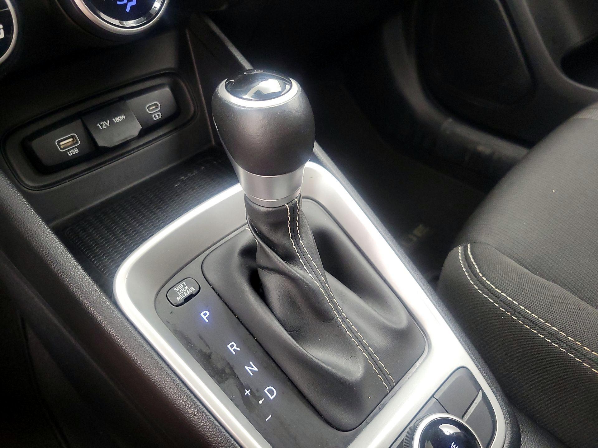 Thumbnail: 2023 Hyundai Venue - 16