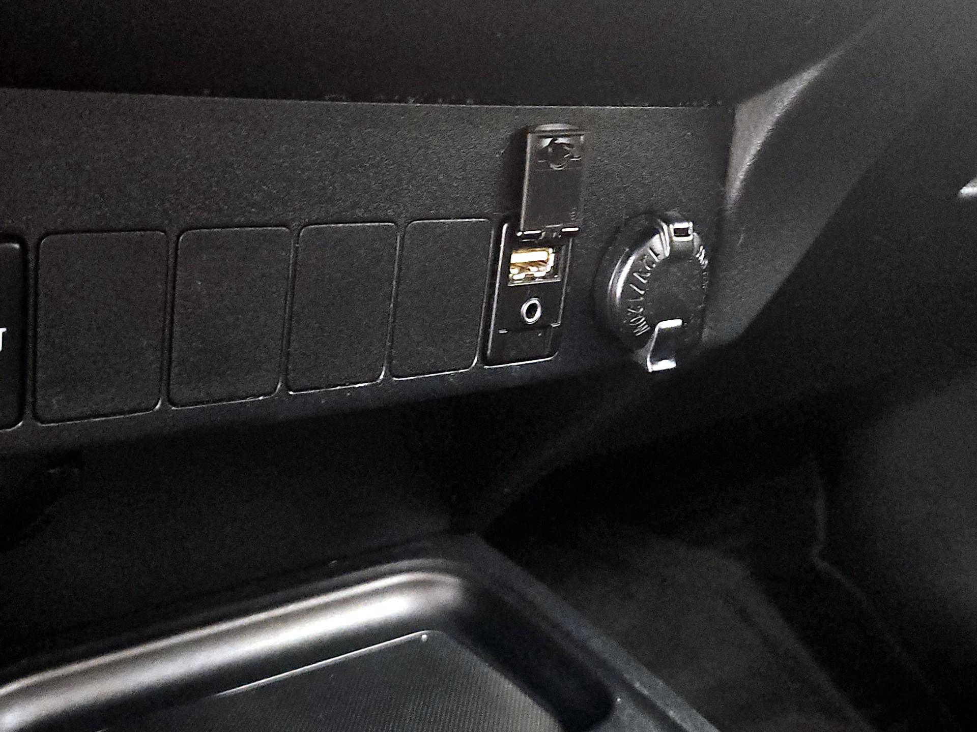 Thumbnail: 2017 Toyota RAV4 - 18