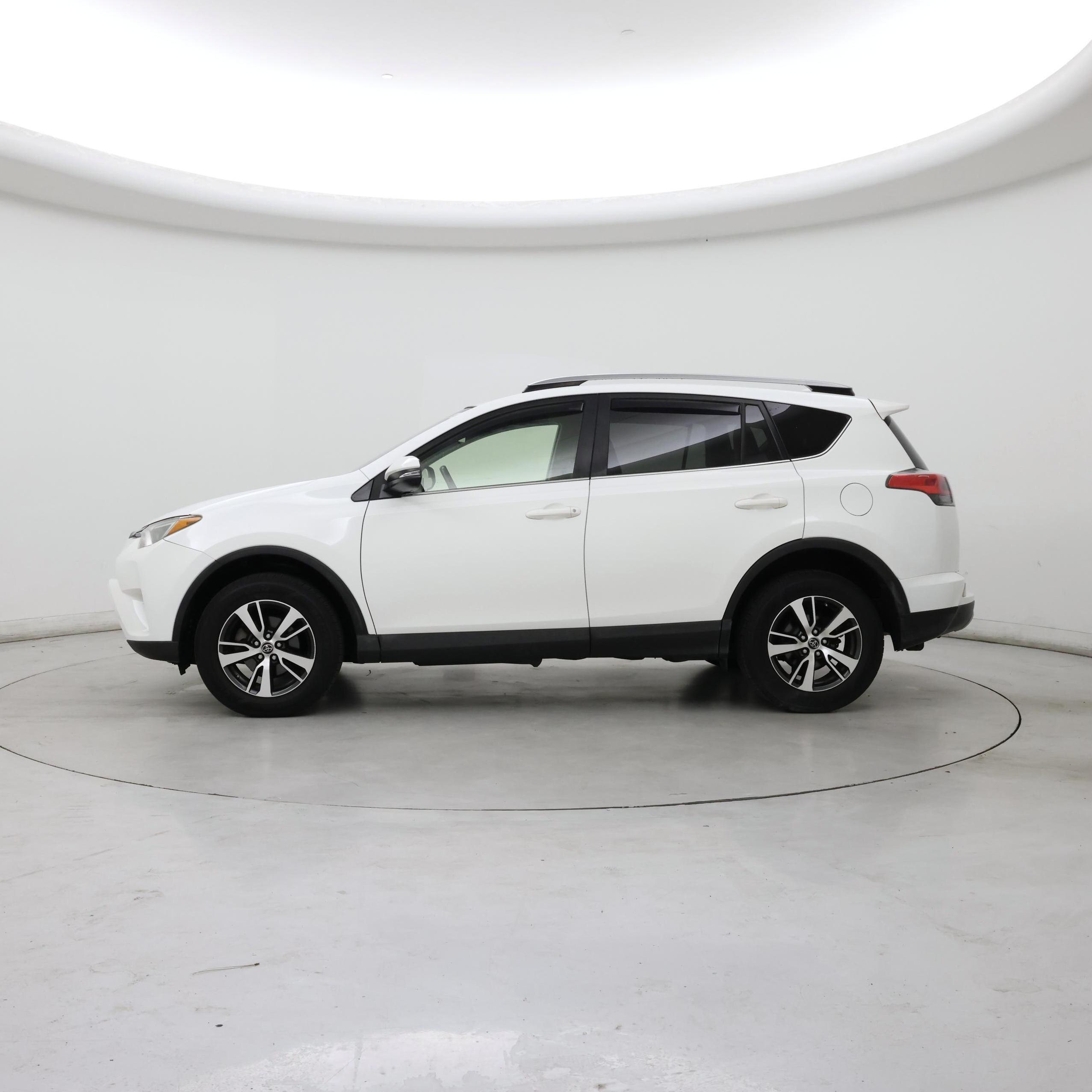 Thumbnail: 2017 Toyota RAV4 - 3