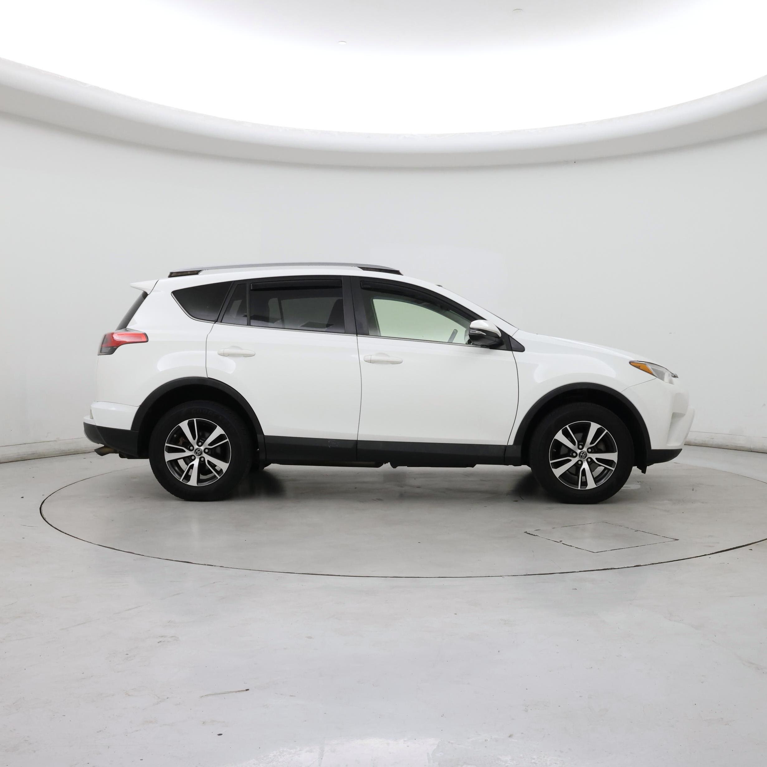 Thumbnail: 2017 Toyota RAV4 - 7