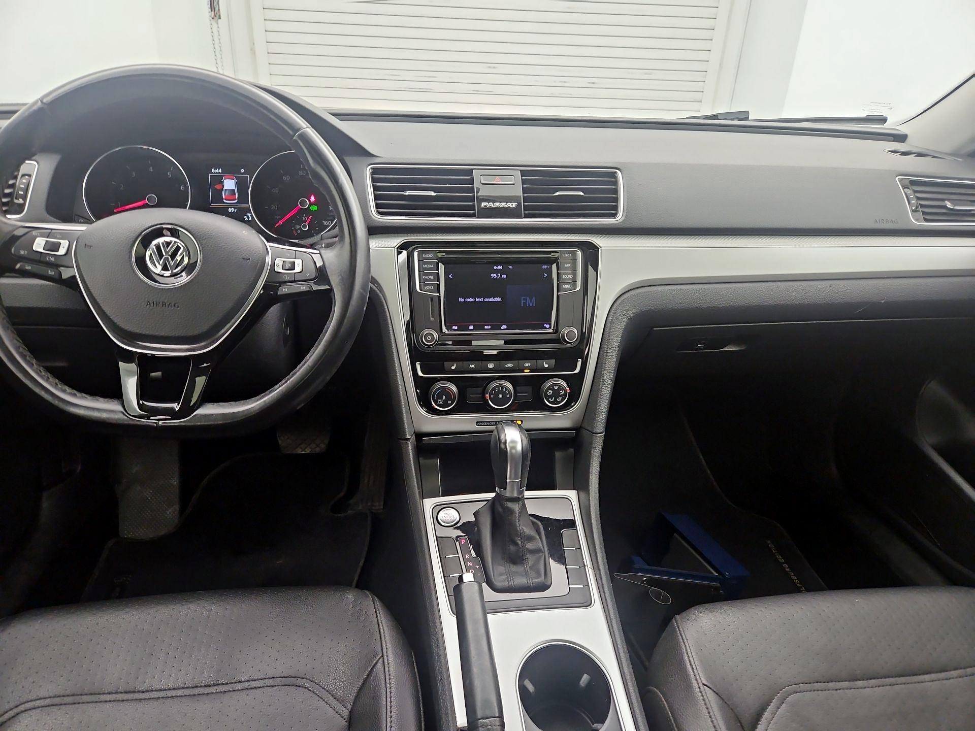 Thumbnail: 2019 Volkswagen Passat - 9
