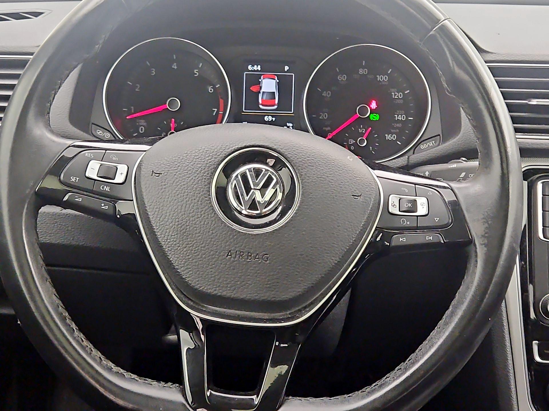 Thumbnail: 2019 Volkswagen Passat - 10