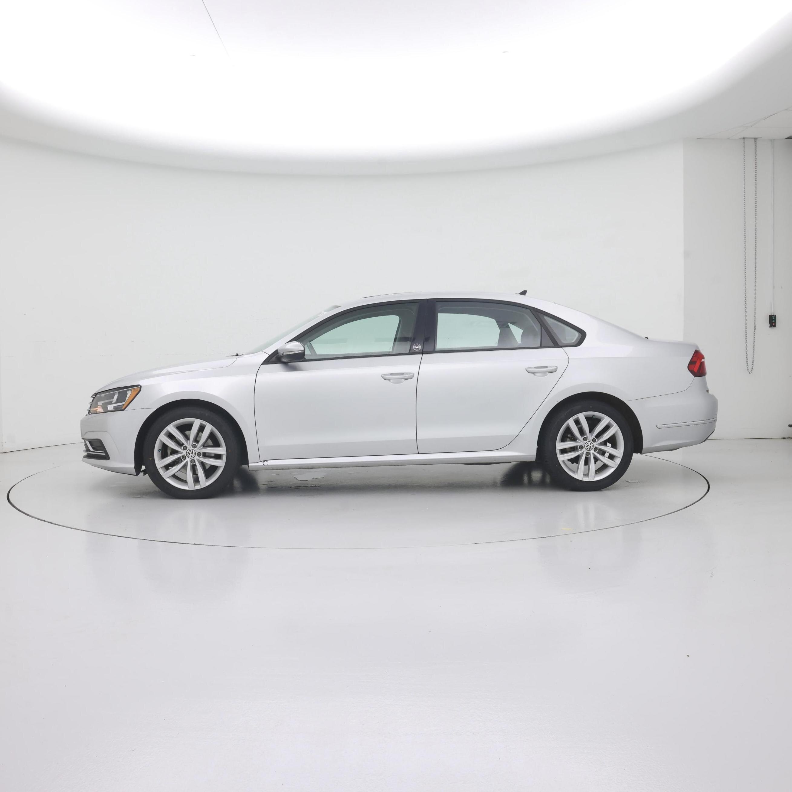 Thumbnail: 2019 Volkswagen Passat - 3