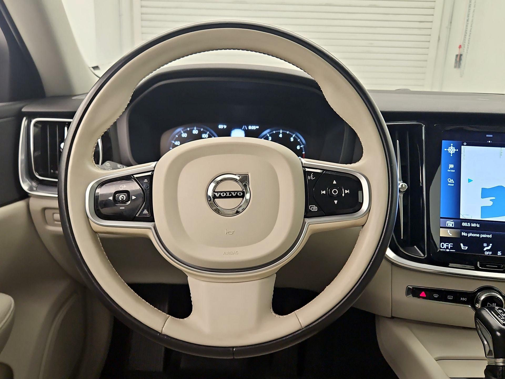 Thumbnail: 2020 Volvo V60 - 10