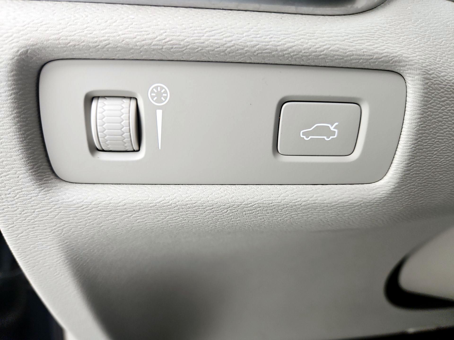 Thumbnail: 2020 Volvo V60 - 13