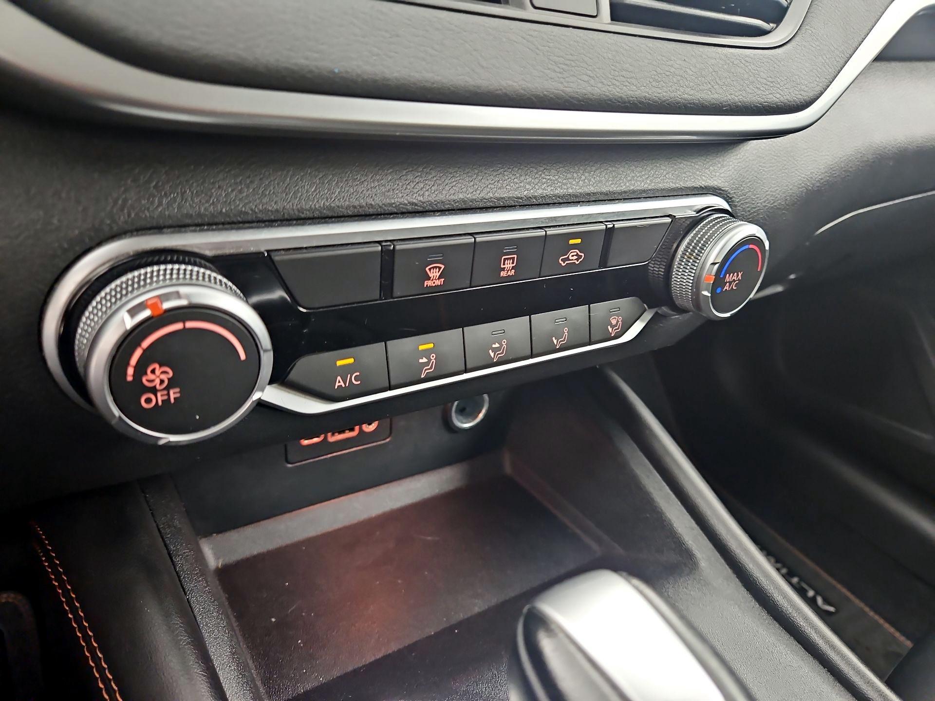 Thumbnail: 2019 Nissan Altima - 16