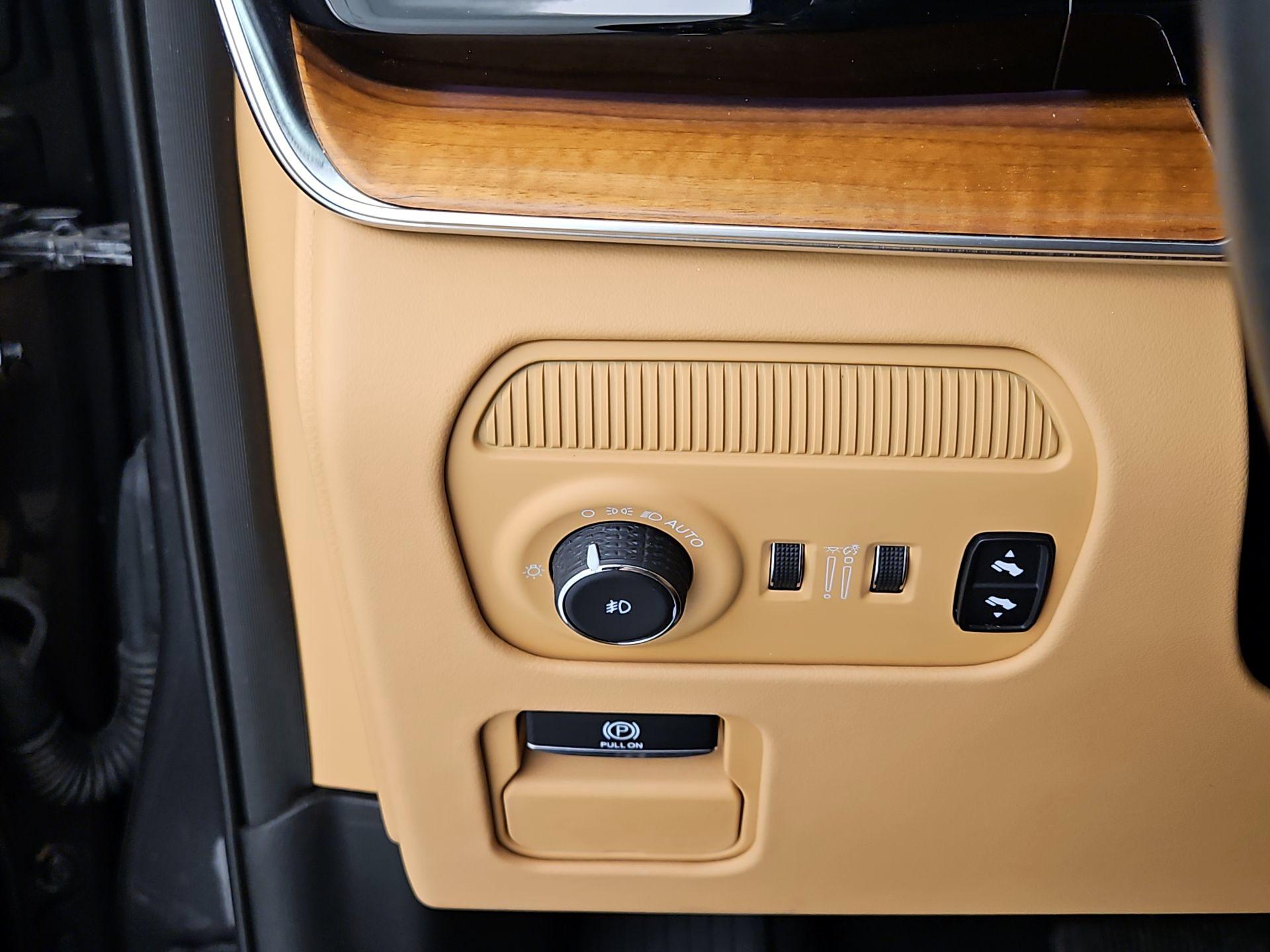 Thumbnail: 2022 Jeep Grand Wagoneer - 13